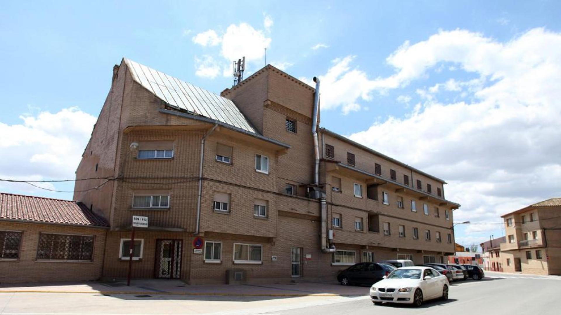 La oposición de Cortes pide comprar la guardería para salvar la residencia