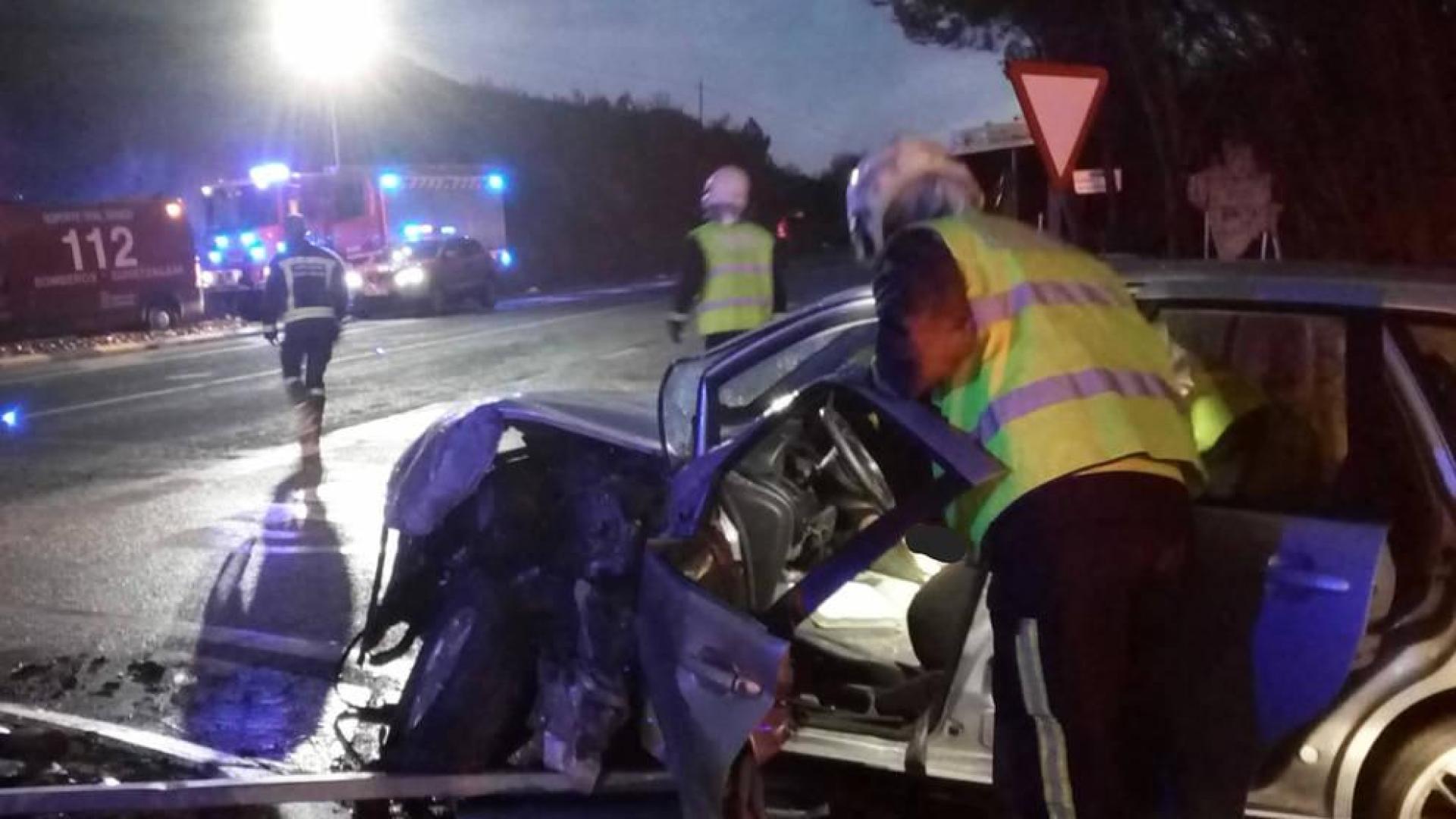 Accidente en el cruce de Ujué tras chocar un coche y un camión
