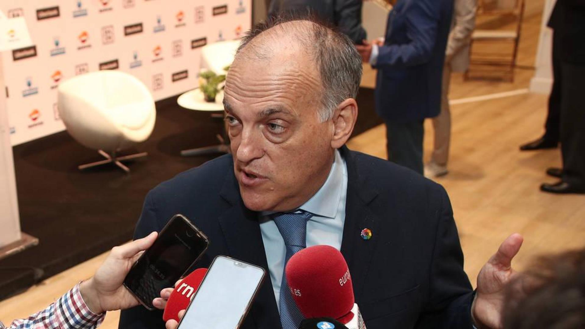 El presidente de LaLiga, Javier Tebas, responde a los medios de comunicación