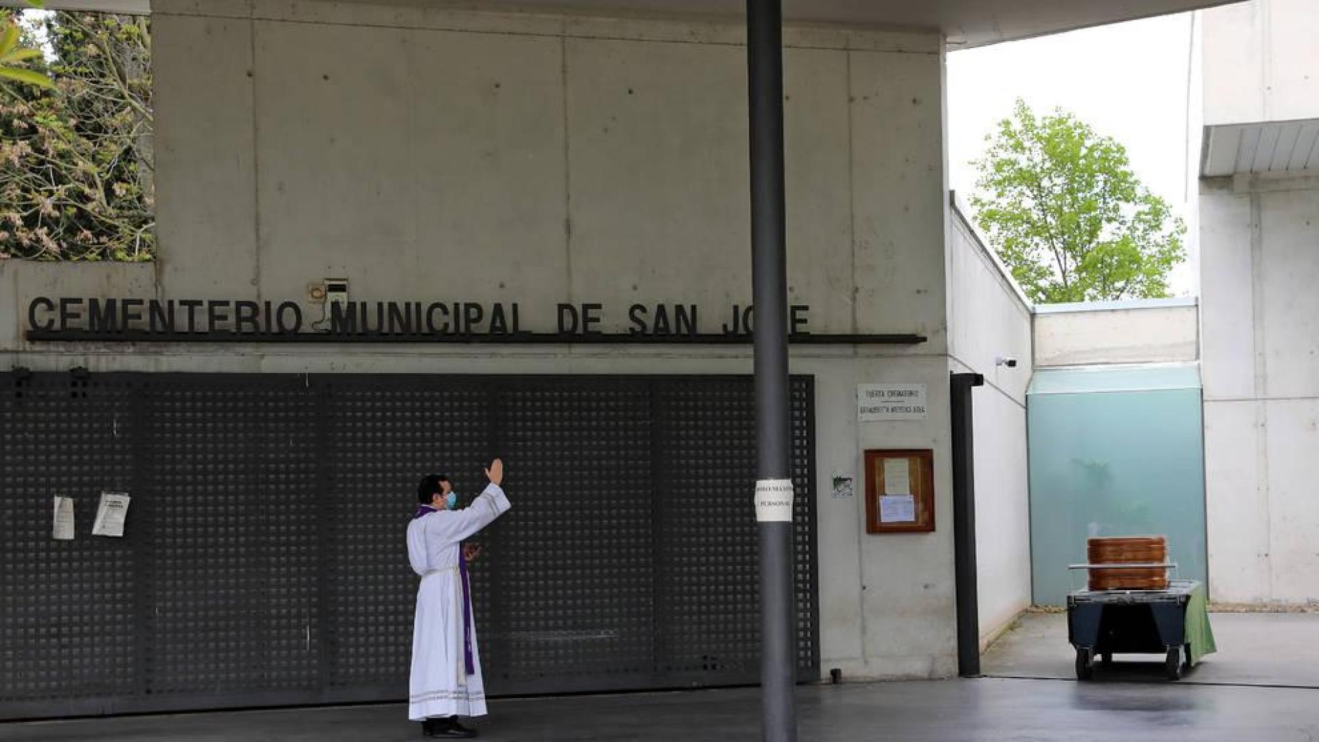 6.812 navarros fallecieron en 2020, un 22,8% más que el año anterior
