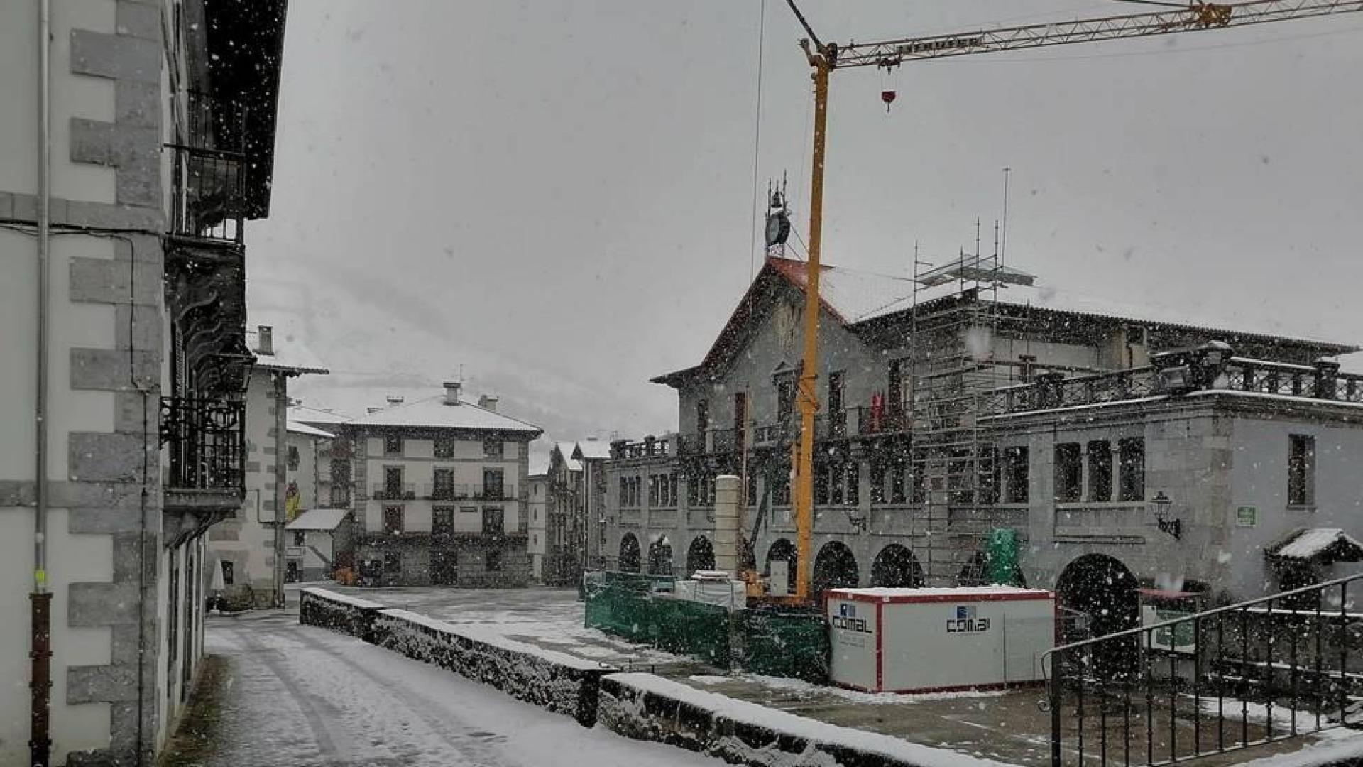 Leitza emprende la reforma de su plaza de dos meses de ejecución