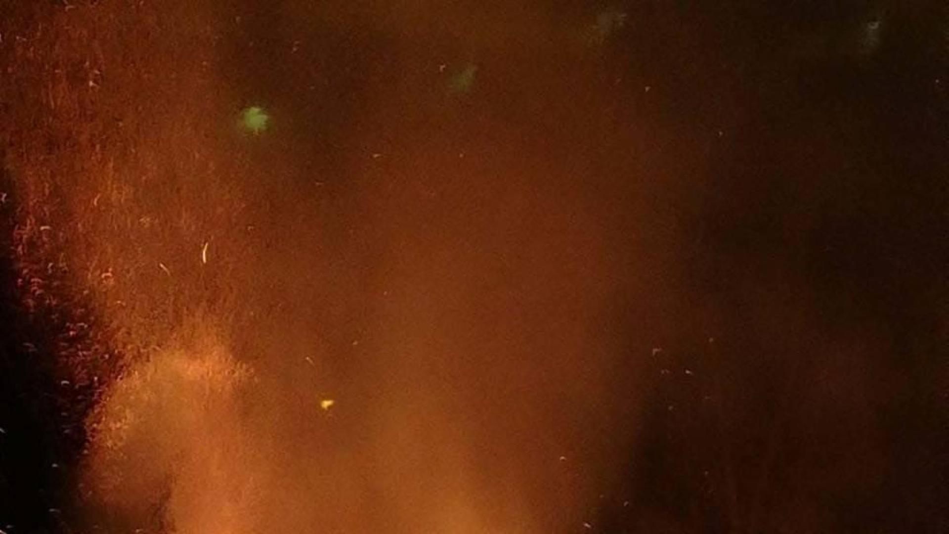 Arde de madrugada el edificio de la antigua harinera de Miluce