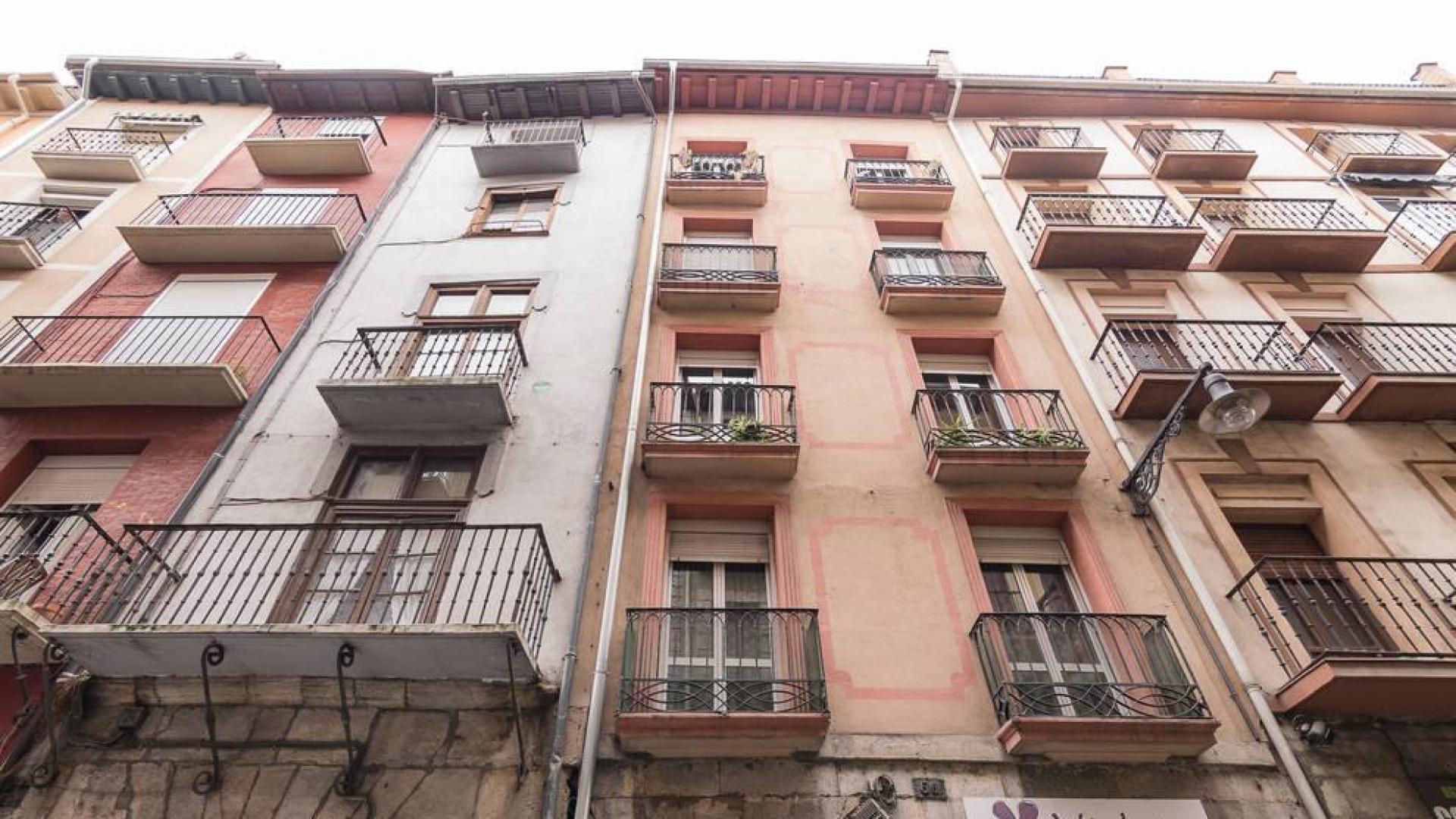 Un piso reformado con gusto y ubicado en la tranquila calle San Antón