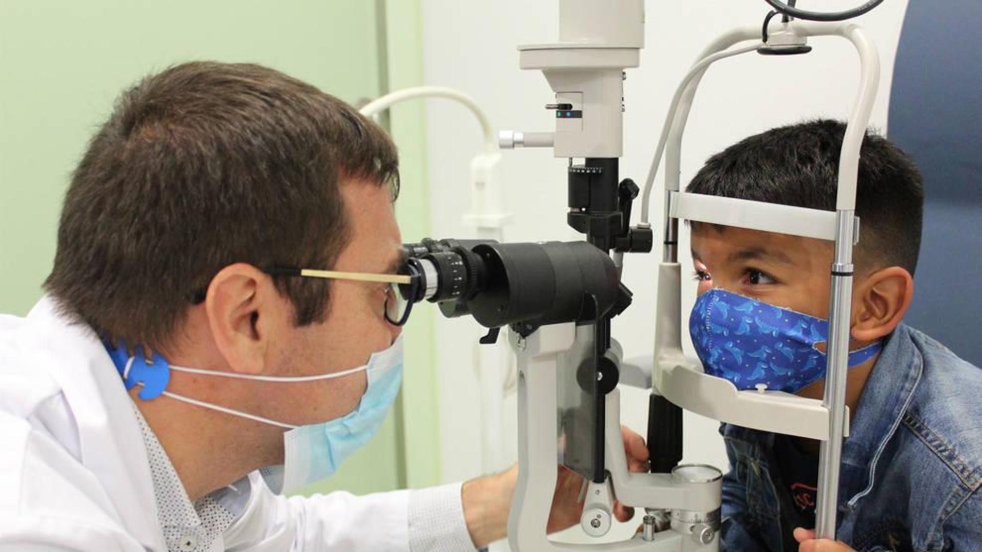 Logran curar cáncer infantil de retina con un virus modificado genéticamente