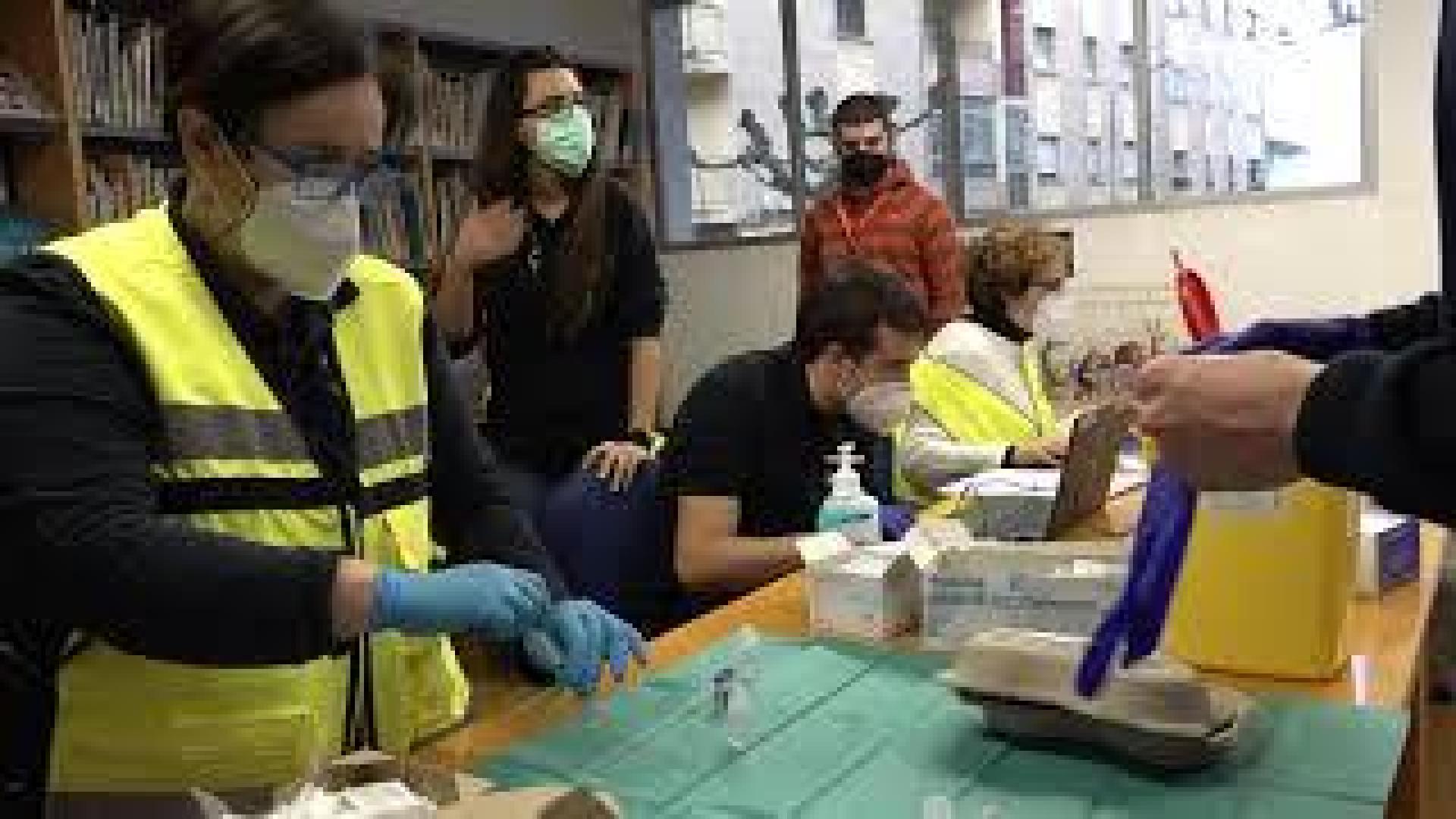 Vacunaciones a profesionales sociosanitarios y dependientes en Navarra