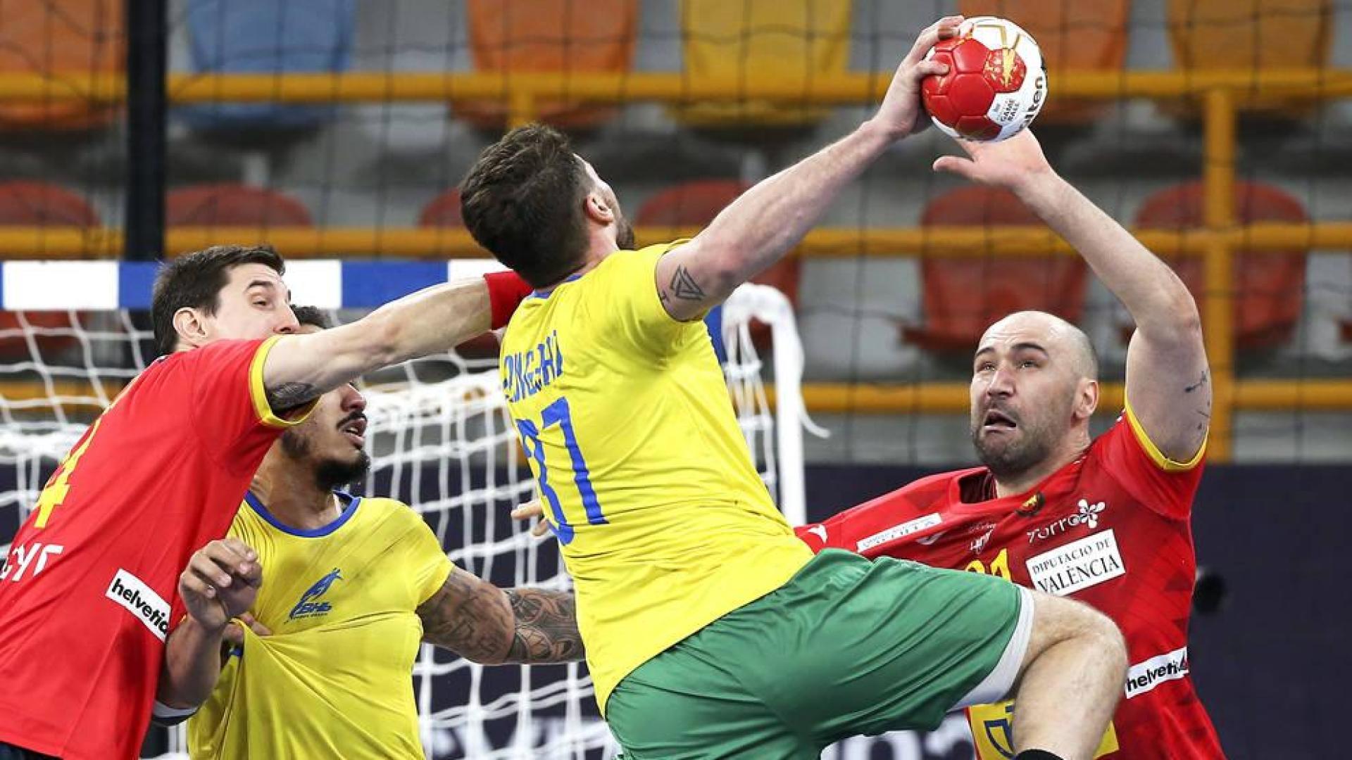 Los 'Hispanos' debutan con un agónico empate en el Mundial