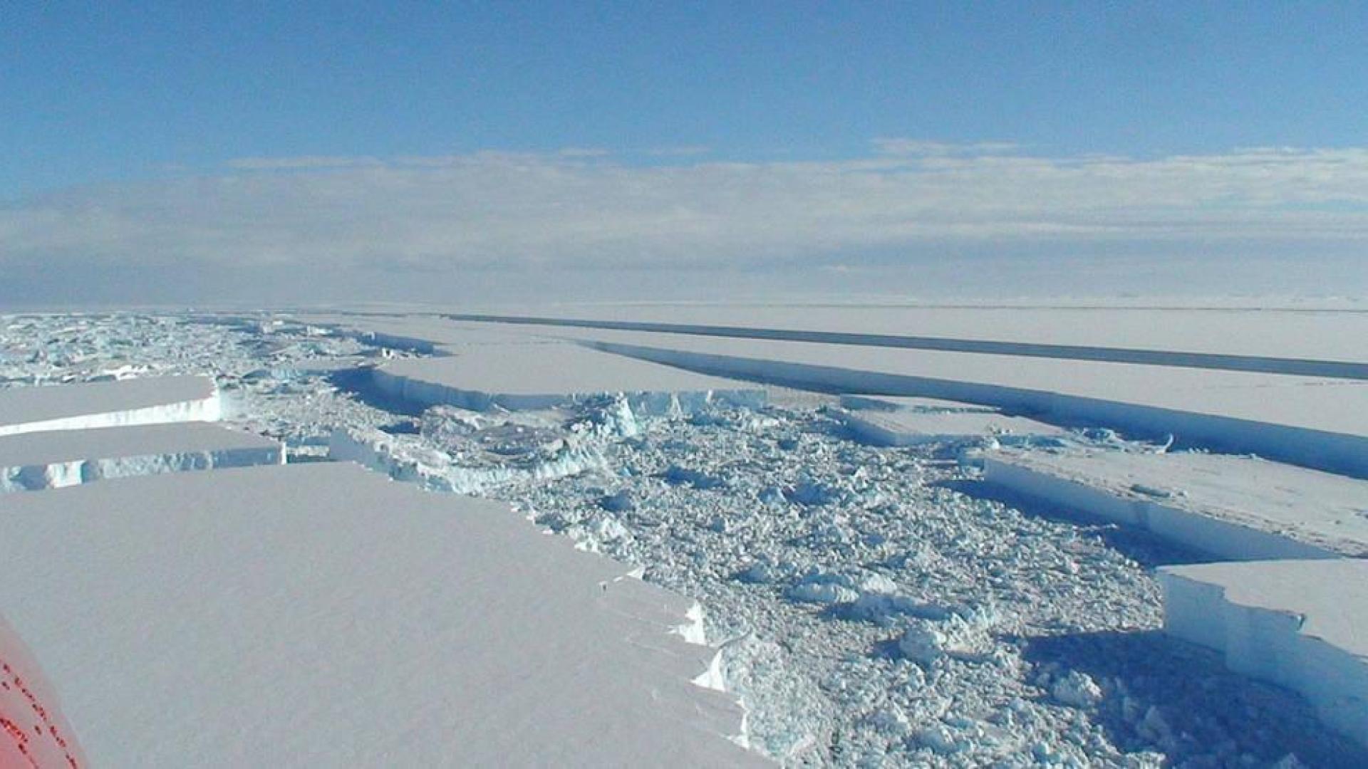 Alerta por la velocidad a la que se mueve un iceberg gigante desprendido de la Antártida