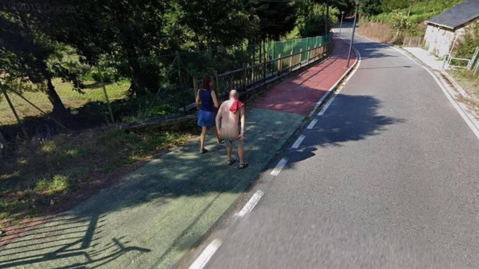 "Bajada de pantalones" viral de un gallego ante la cámara de Google Maps