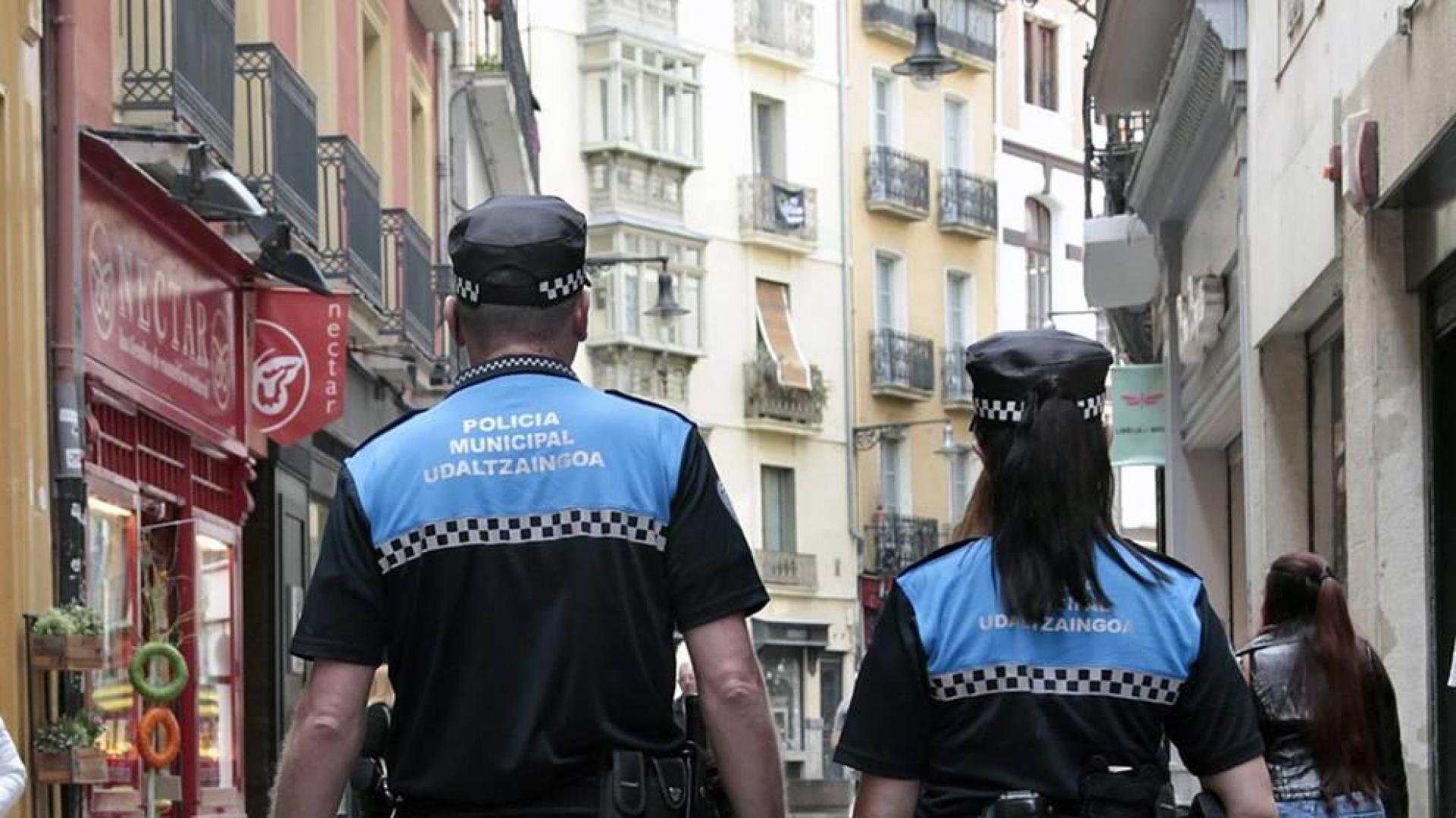 Esta noche en Pamplona 17 denuncias por botellón y 11 por no usar mascarilla