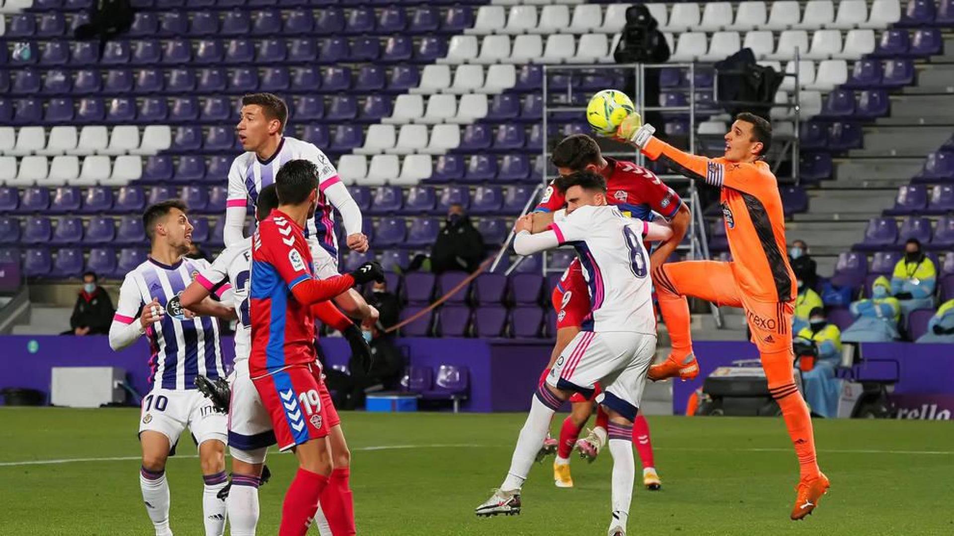 El Real Valladolid araña un punto en el minuto 89