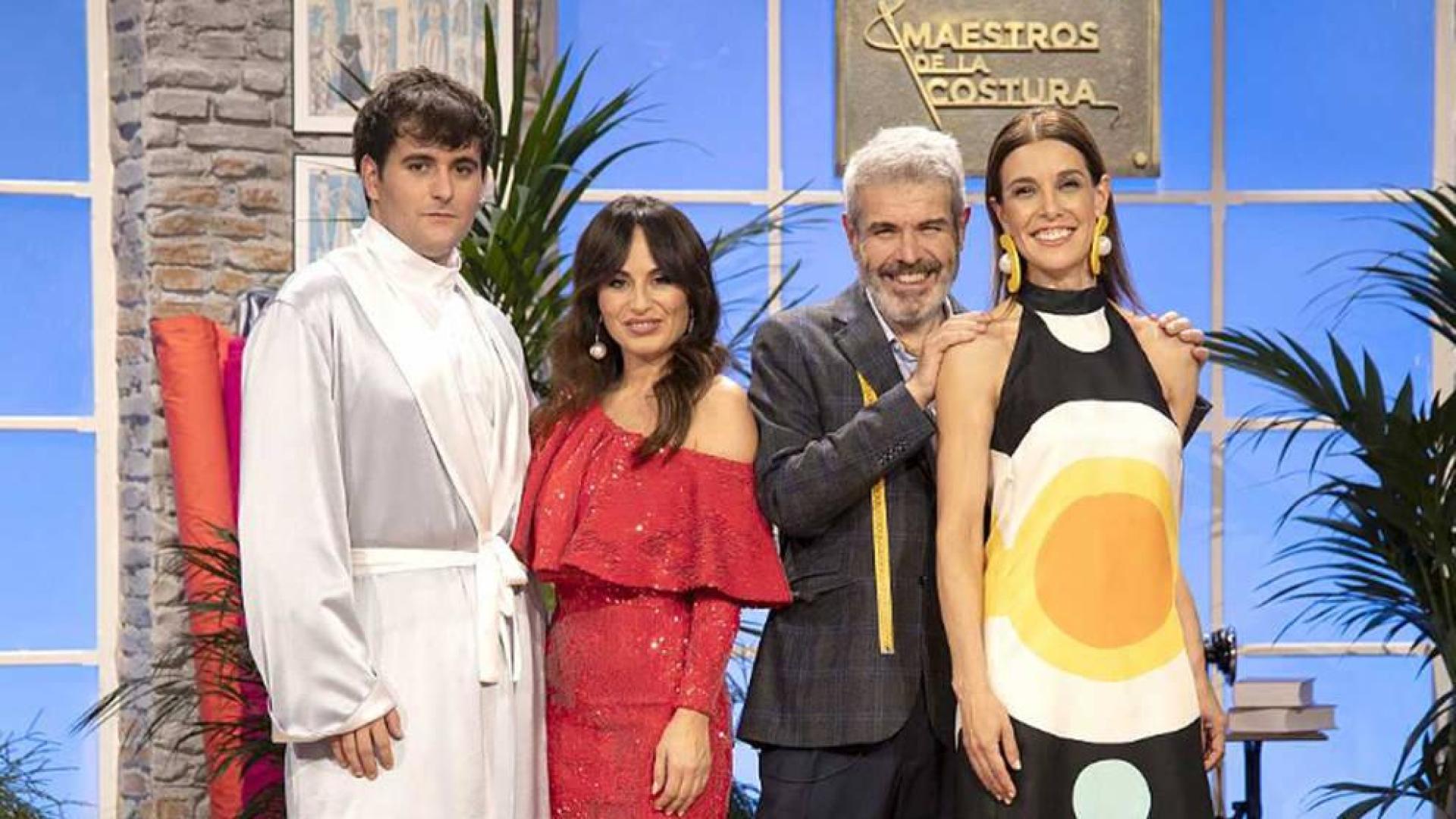 Alejandro G. Palomo, María Escoté y Lorenzo Caprile, junto a Raquel Sánchez Silva.
