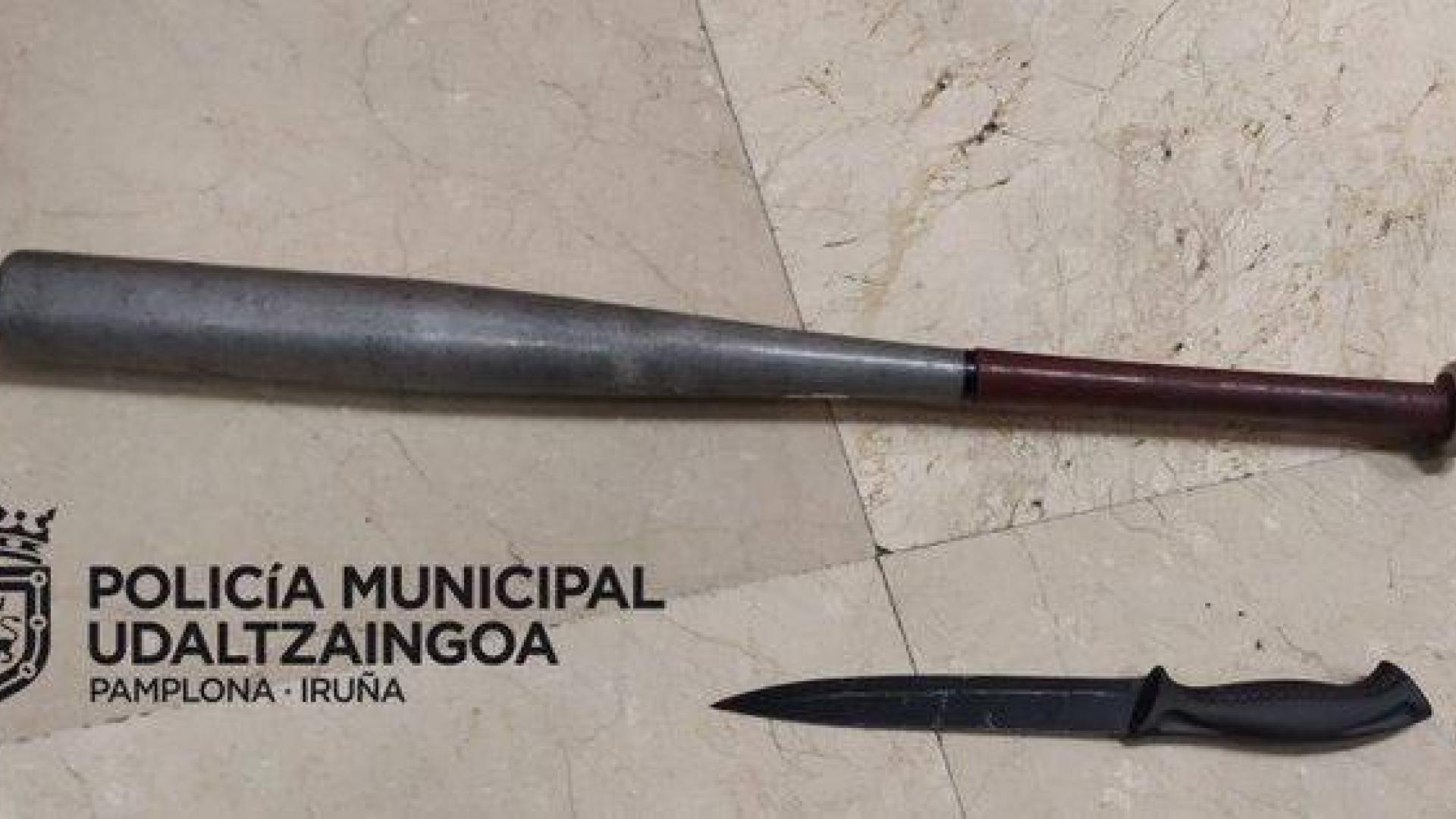 Detenido un taxista ilegal que llevaba un bate de acero y un cuchillo de grandes dimensiones
