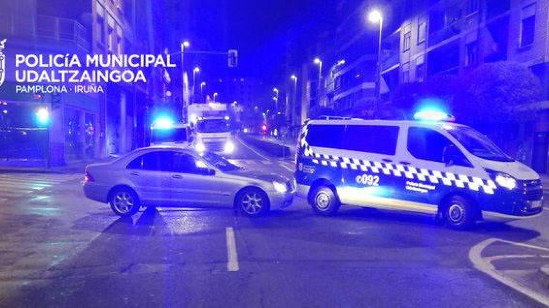 Colisiona con un vehículo de la Policía Municipal y cuadruplica la tasa de alcohol