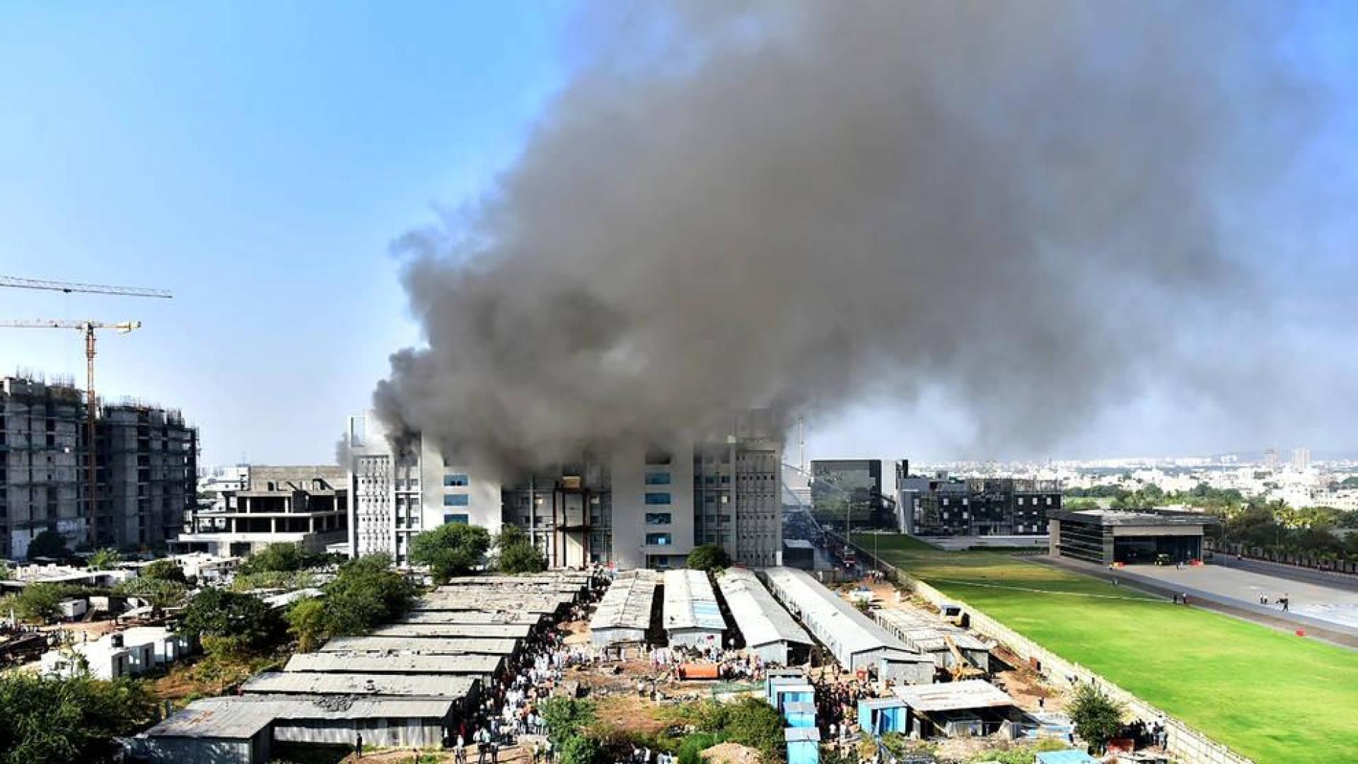 Cinco muertos en el incendio de la fábrica india de la vacuna de Oxford y AstraZeneca