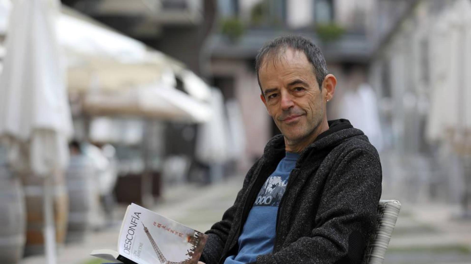 Jon Arretxe: “Me gusta escarbar en esos submundos de las afueras que nadie quiere ver”