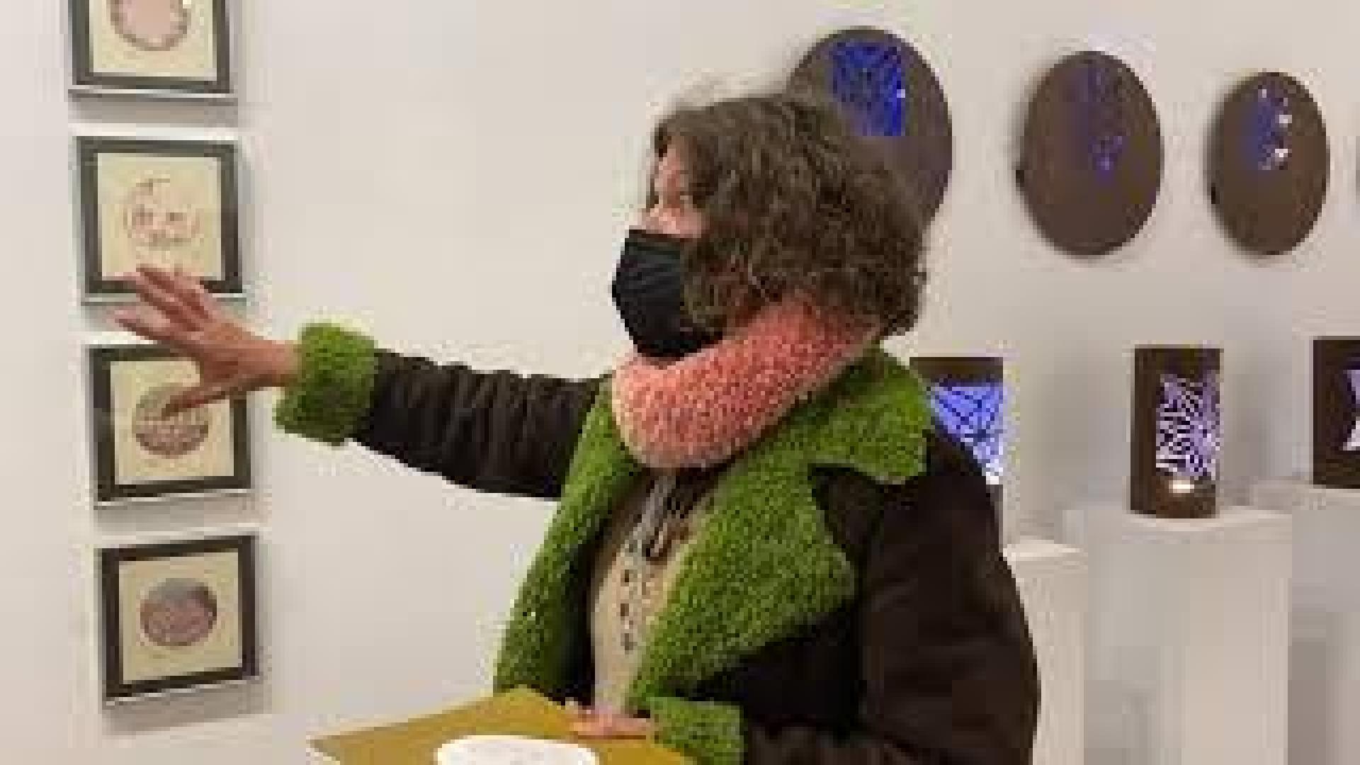 Sagrario Azcona explica su exposición 'El instante en el que se cierra el círculo'
