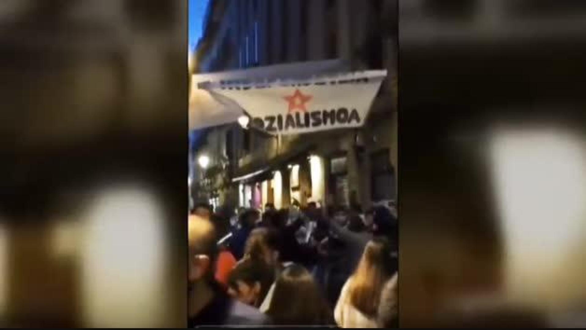 Las redes muestran los enfrentamientos de jóvenes con la policía en San Sebastián