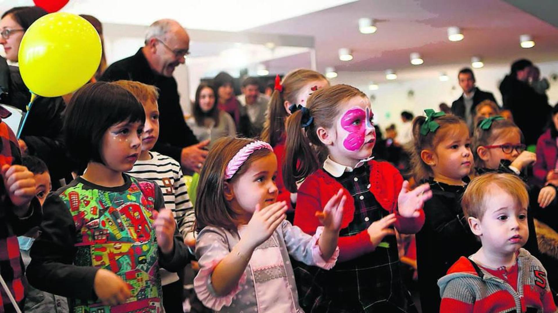 100 números del boletín de Educación y Familia de DN