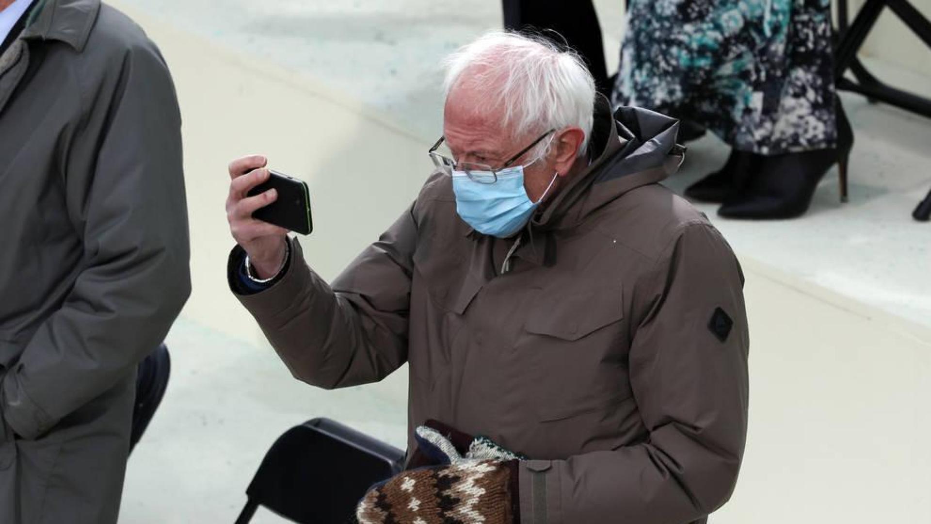 Sanders y sus manoplas roban protagonismo a Biden en Twitter en la investidura