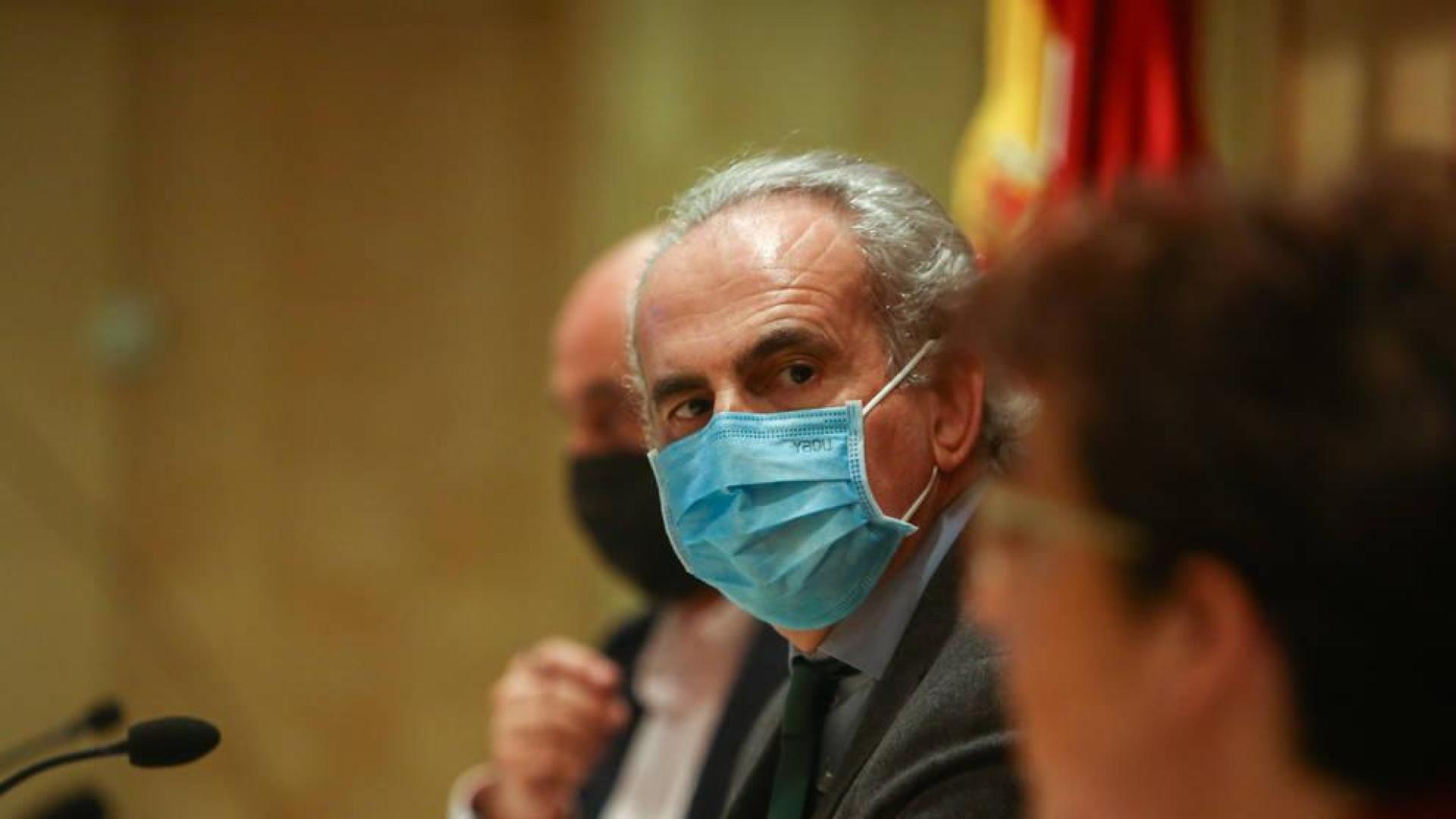 Madrid adelanta el toque de queda a las 22:00, el cierre de bares a las 21:00 y prohíbe las reuniones en casa