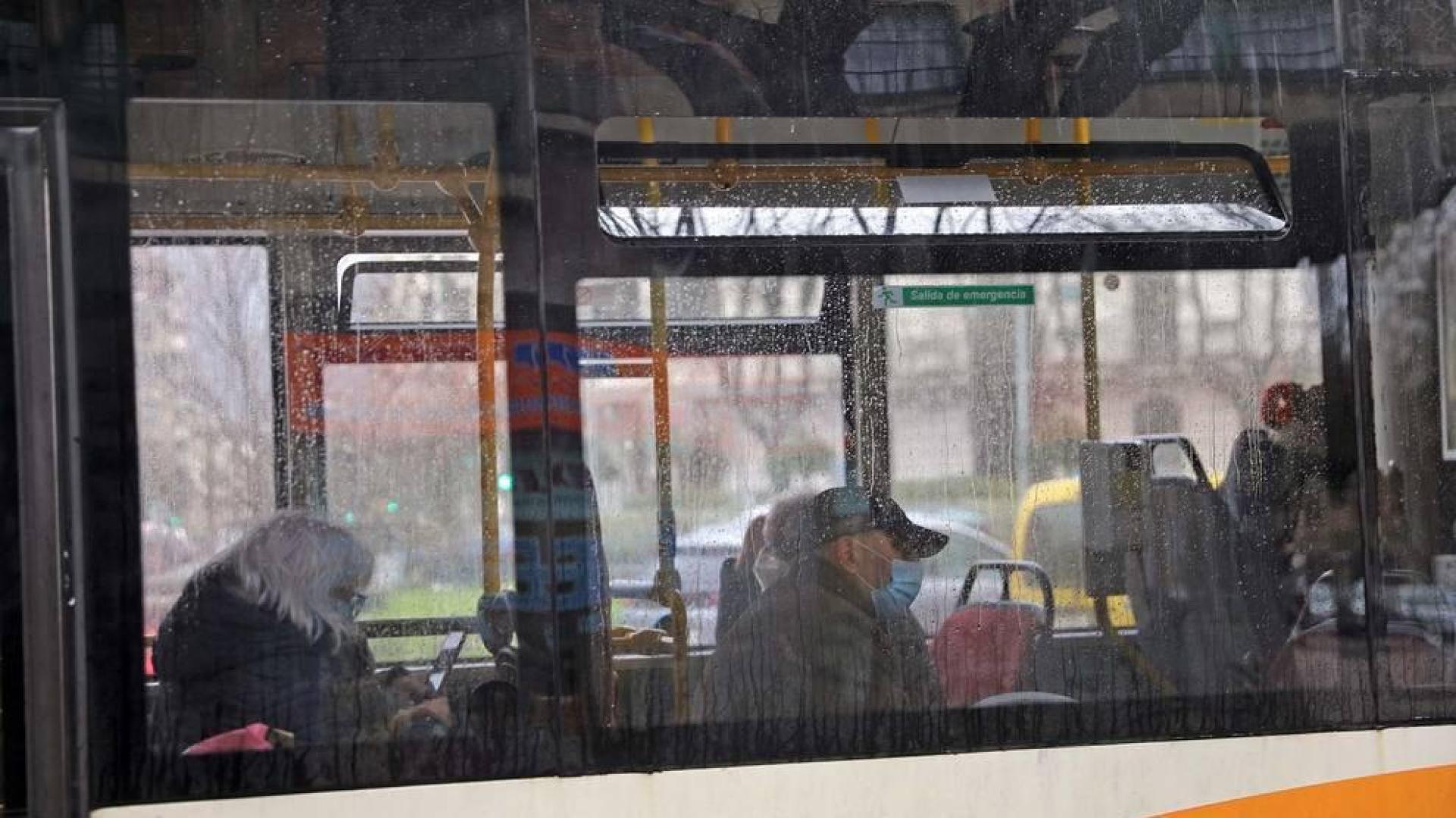 El aforo de las villavesas genera controversia entre los usuarios