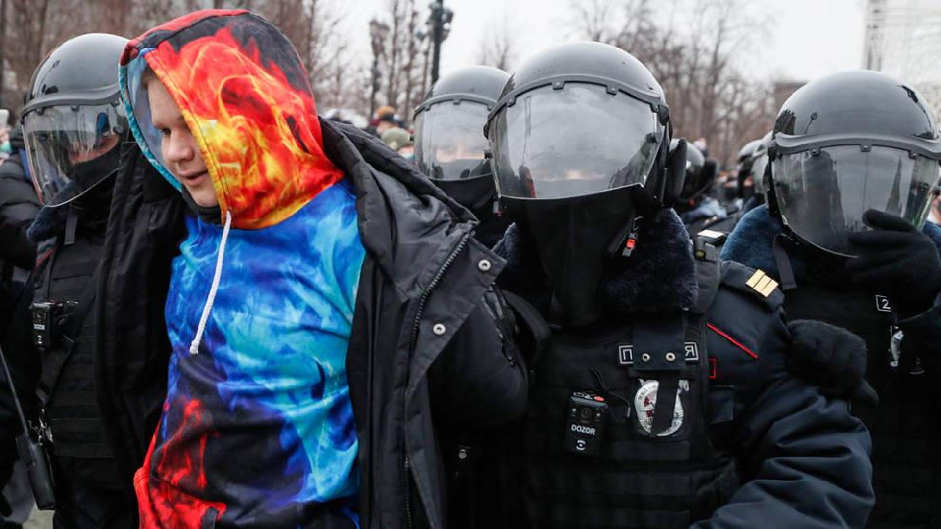 Detenidos cientos de partidarios de Navalni en marchas en todo el país