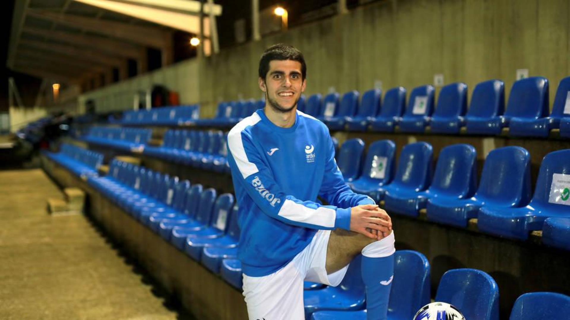 Julen González, que marcó tres goles al Lourdes, ayer antes del entrenamiento en El Pinar.