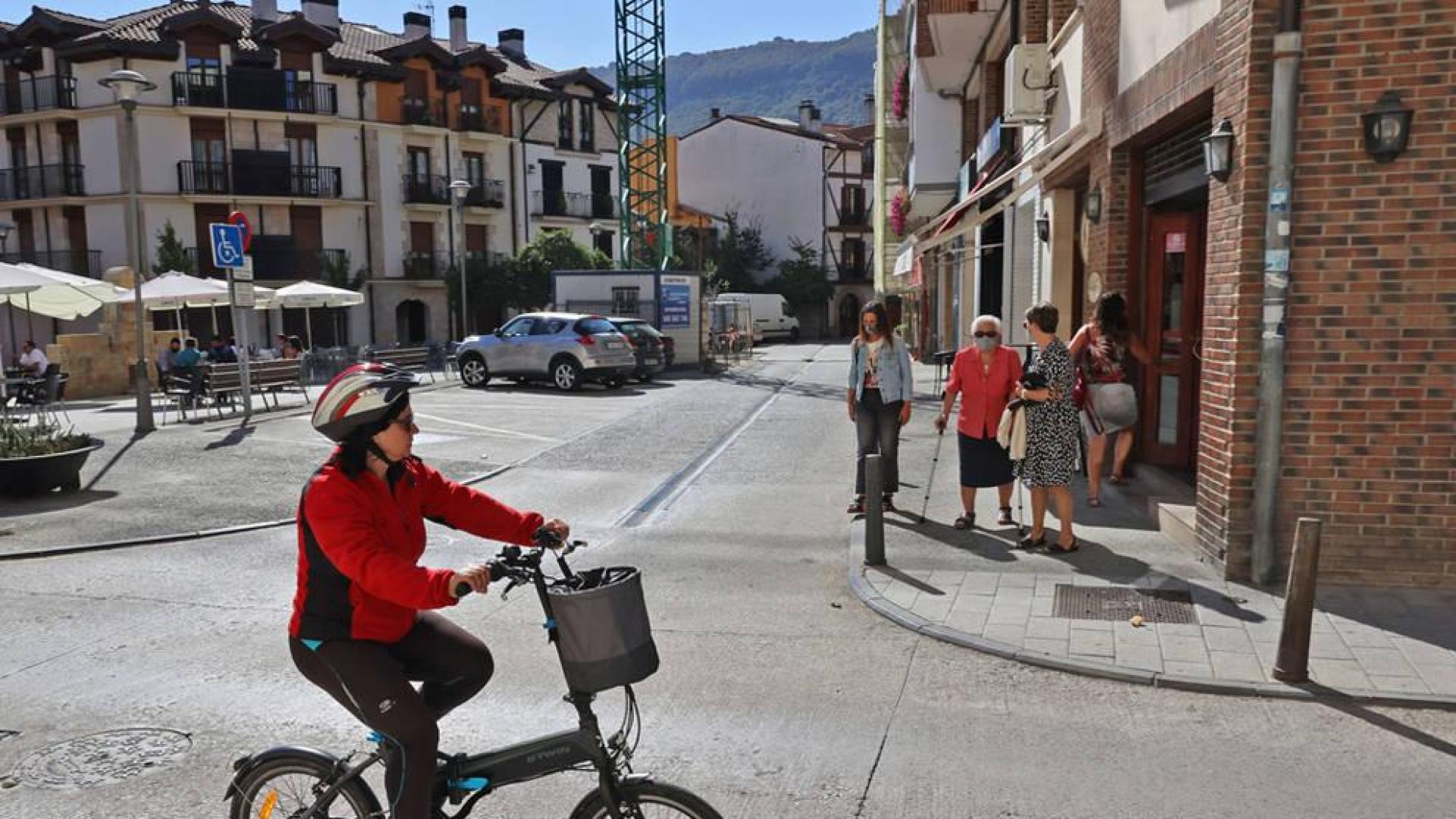 El límite de velocidad a 30 km/h se implanta en el centro de Alsasua
