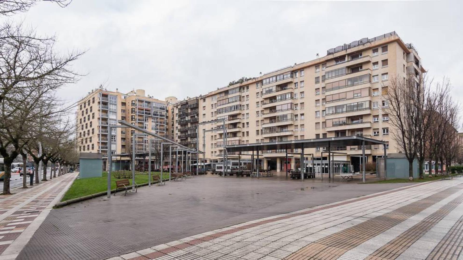 Cuatro habitaciones, terraza y plaza de garaje: un completo piso ubicado en una zona peatonal