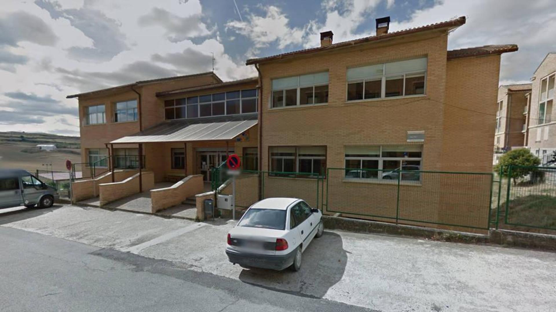 Exterior del colegio de Mendigorría.
