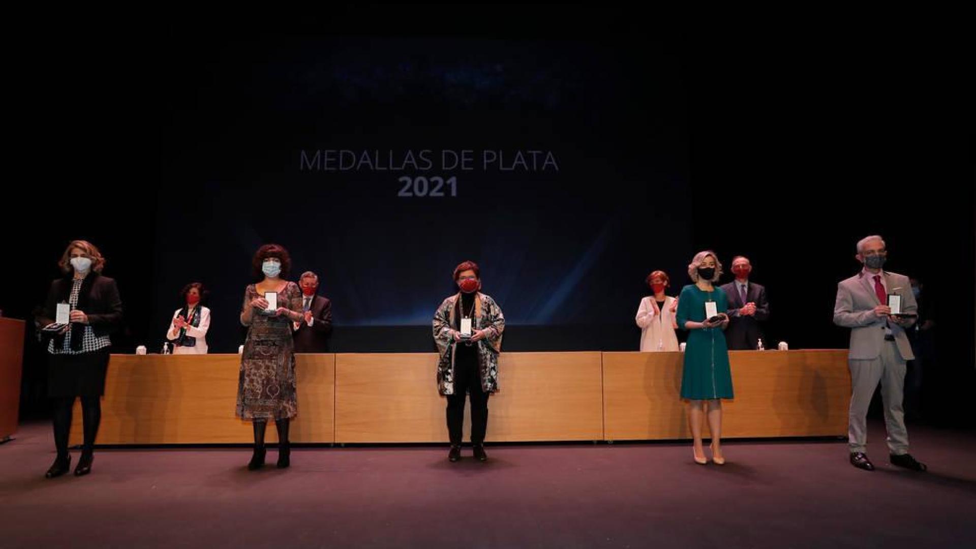 El acto de entrega se celebró en el Teatro del Museo, con la intervención del rector, Alfonso Sánchez-Tabernero; y Marta Ferrer, directora del departamento de Alergología e Inmunología Clínica de la Clínica Universidad de Navarra