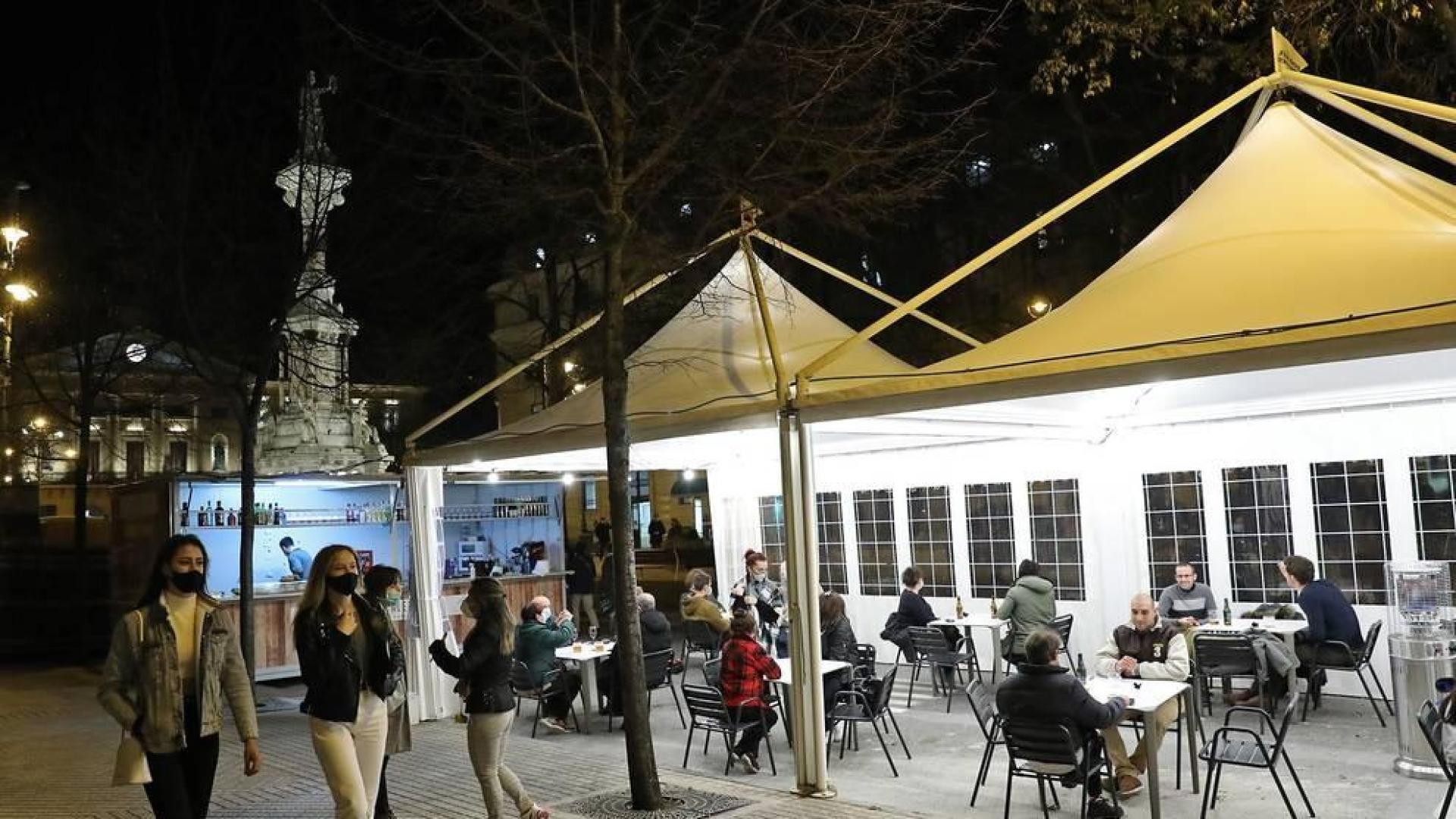 Barañáin, Pamplona, Estella y Tudela, así como el resto de la Comunidad foral, recibieron con visitantes la reapertura de las terrazas de los establecimientos hosteleros este jueves, 26 de noviembre.