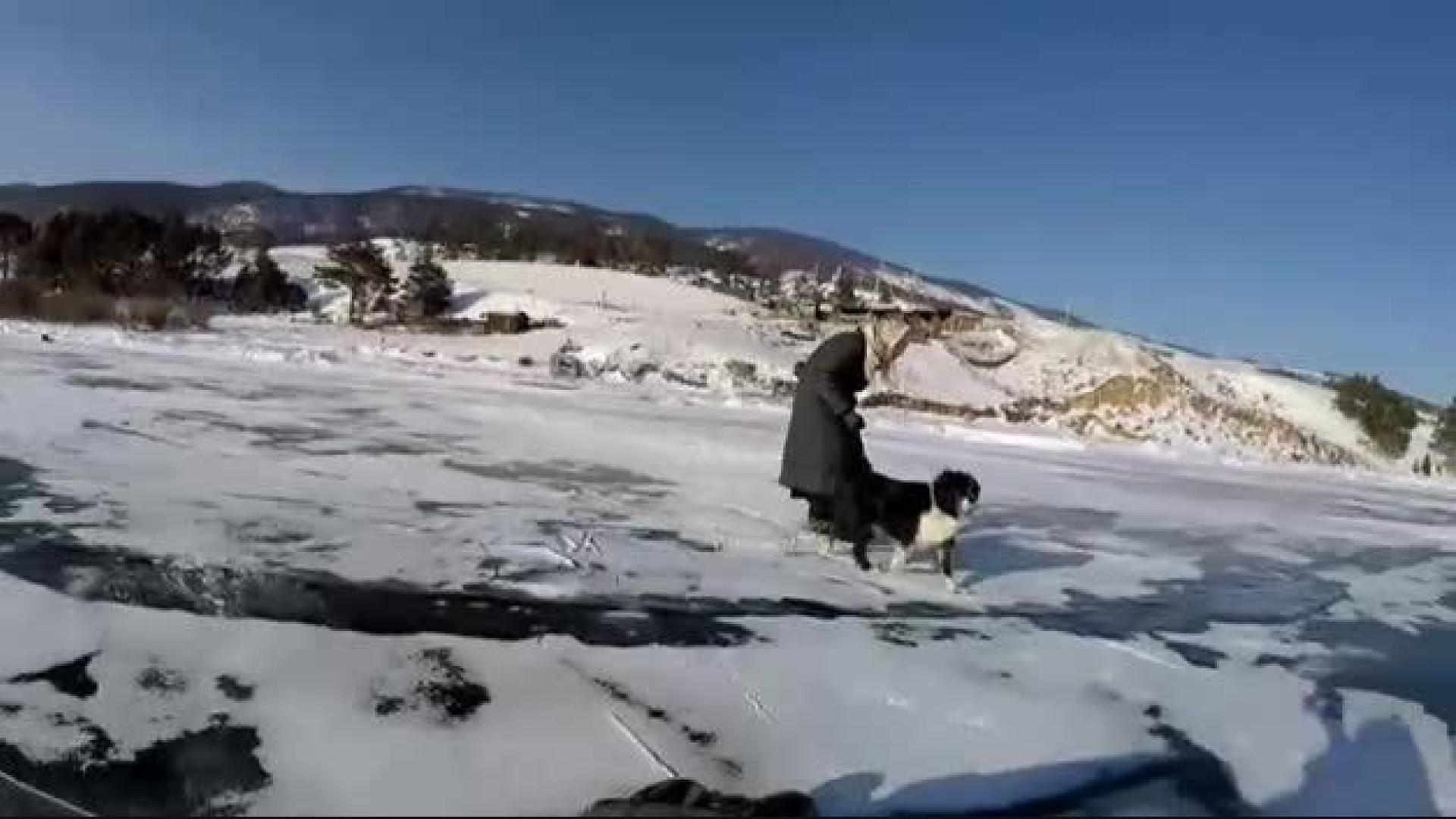 La abuela rusa que recorre el hielo del Baikal a los 79 años