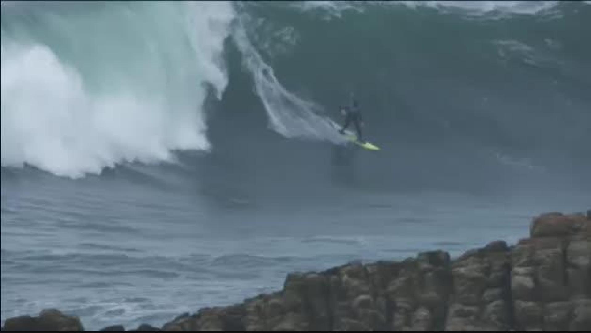 Surfeando olas gigantes en Ribadeo