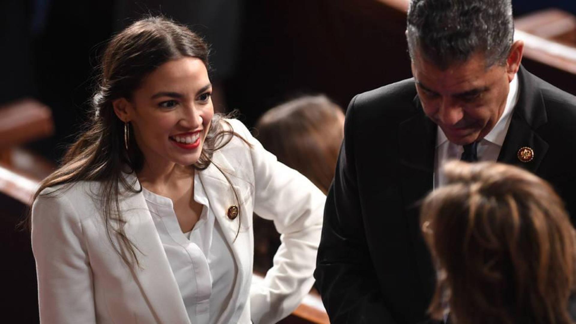 La congresista Ocasio-Cortez revela que fue agredida sexualmente