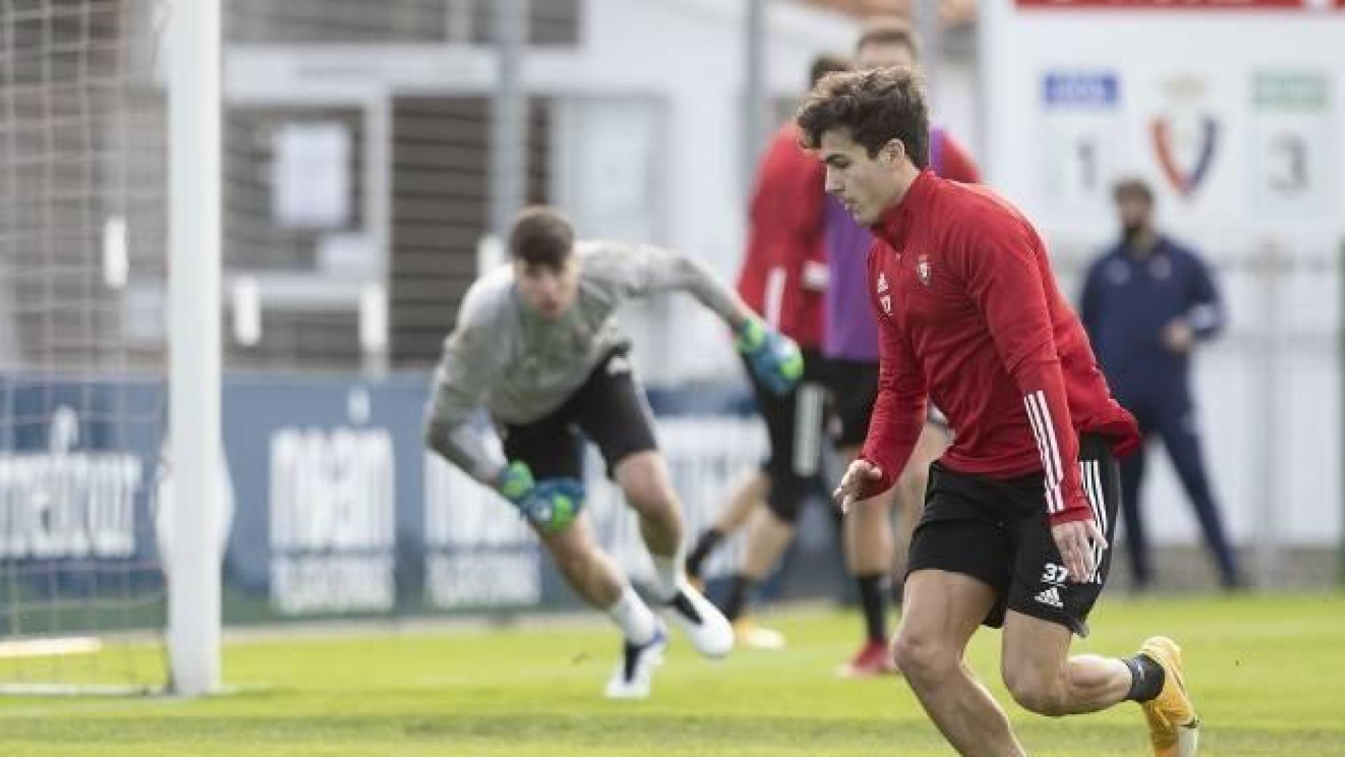 Osasuna se ejercita con seis jugadores de campo