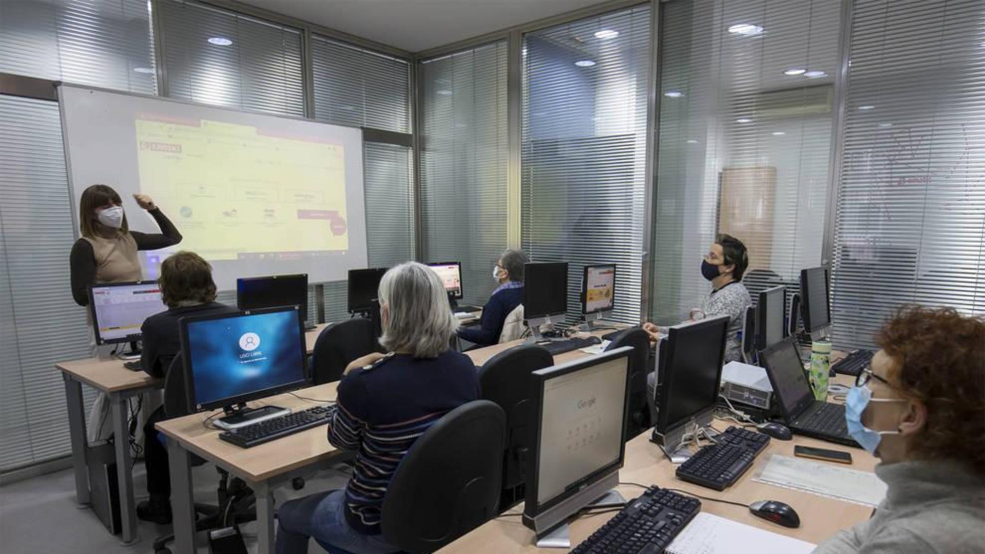 Casi 2.000 usuarias han participado en los 49 cursos de EMATIC en 2020