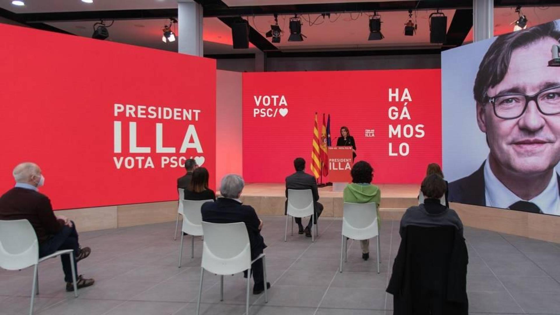 La vicepresidenta cuarta del Gobierno y ministra para la Transición Ecológica y el Reto Demográfico, Teresa Ribera, en un acto de campaña con el candidato del PSC a las elecciones catalanas, Salvador Illa