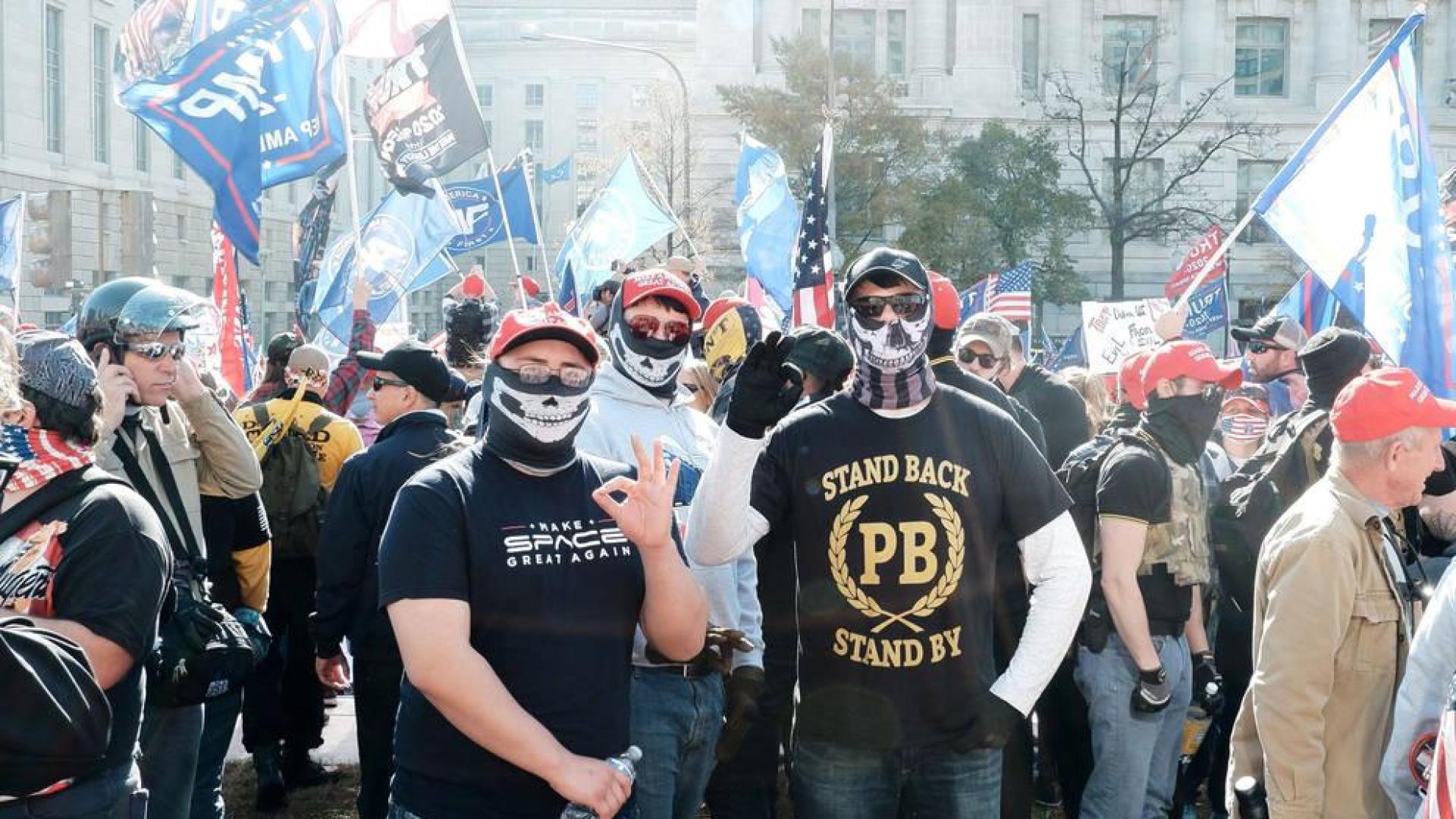 Presentados cargos contra dos miembros de Proud Boys por el asalto al Capitolio