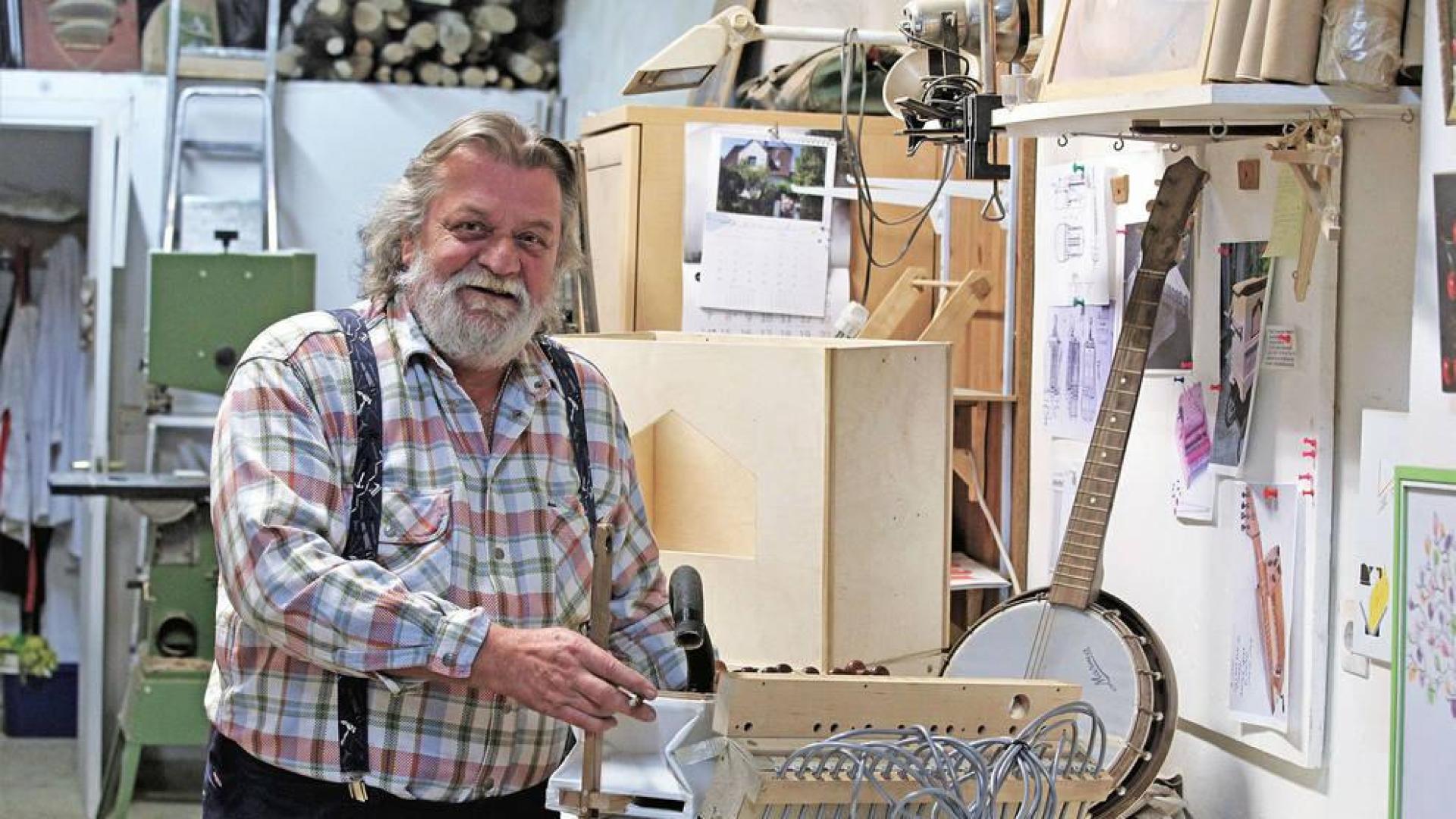Toni Kowasch, un luthier alemán en la calle la Merced