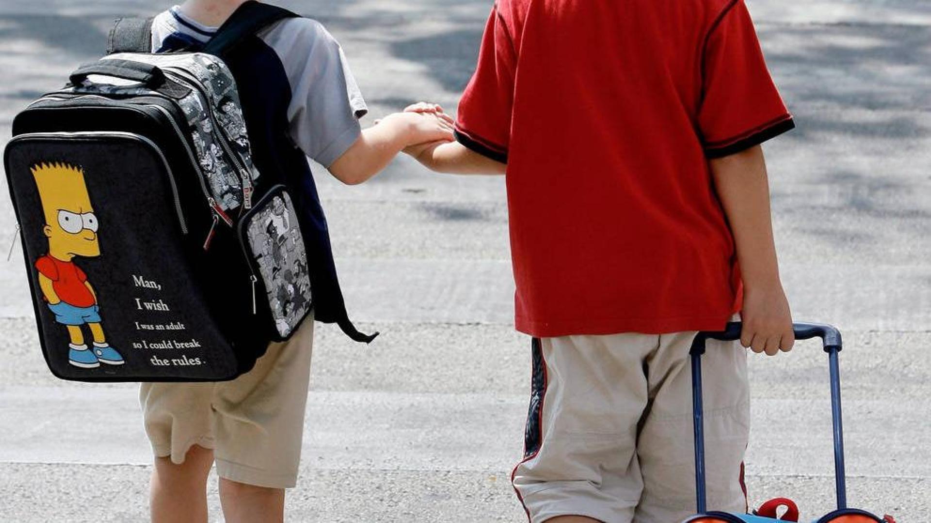 Consejos de salud para la 'vuelta al cole': las mochilas, a la espalda