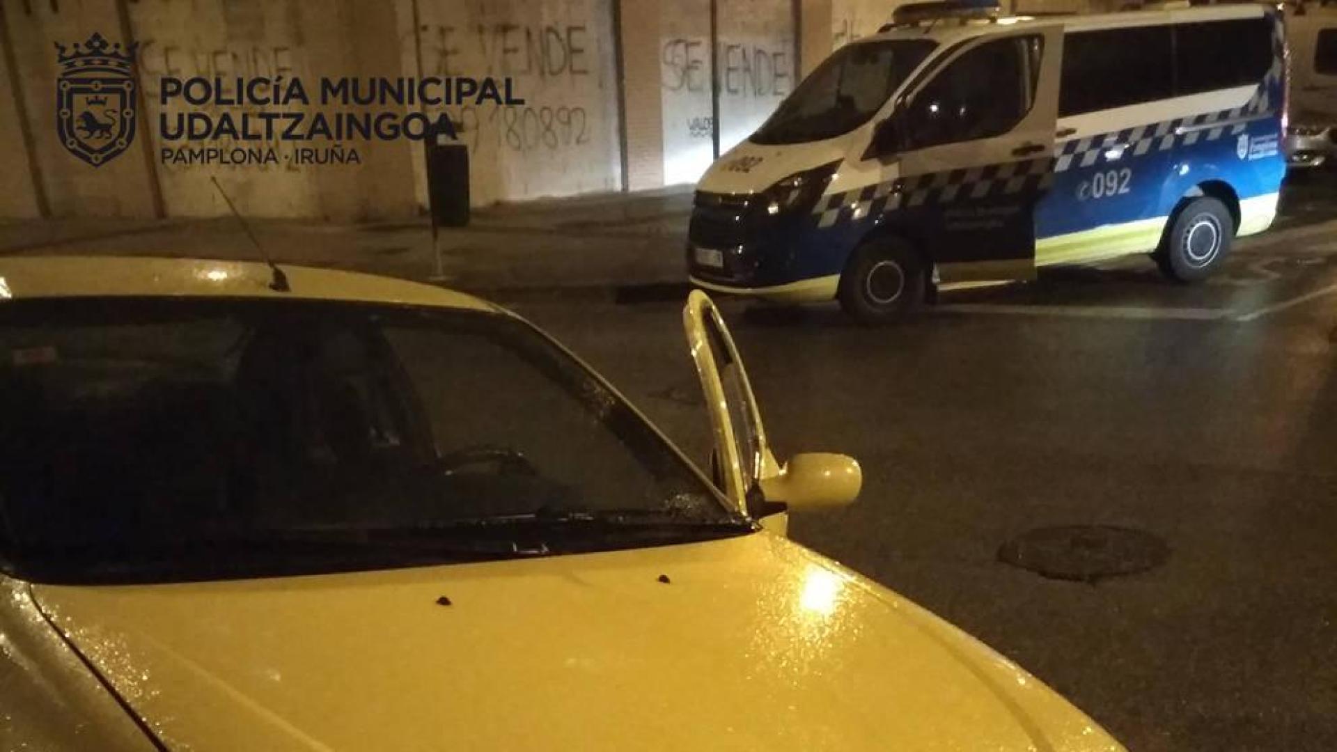 Da positivo en alcoholemia tras colisionar con un vehículo en Pamplona