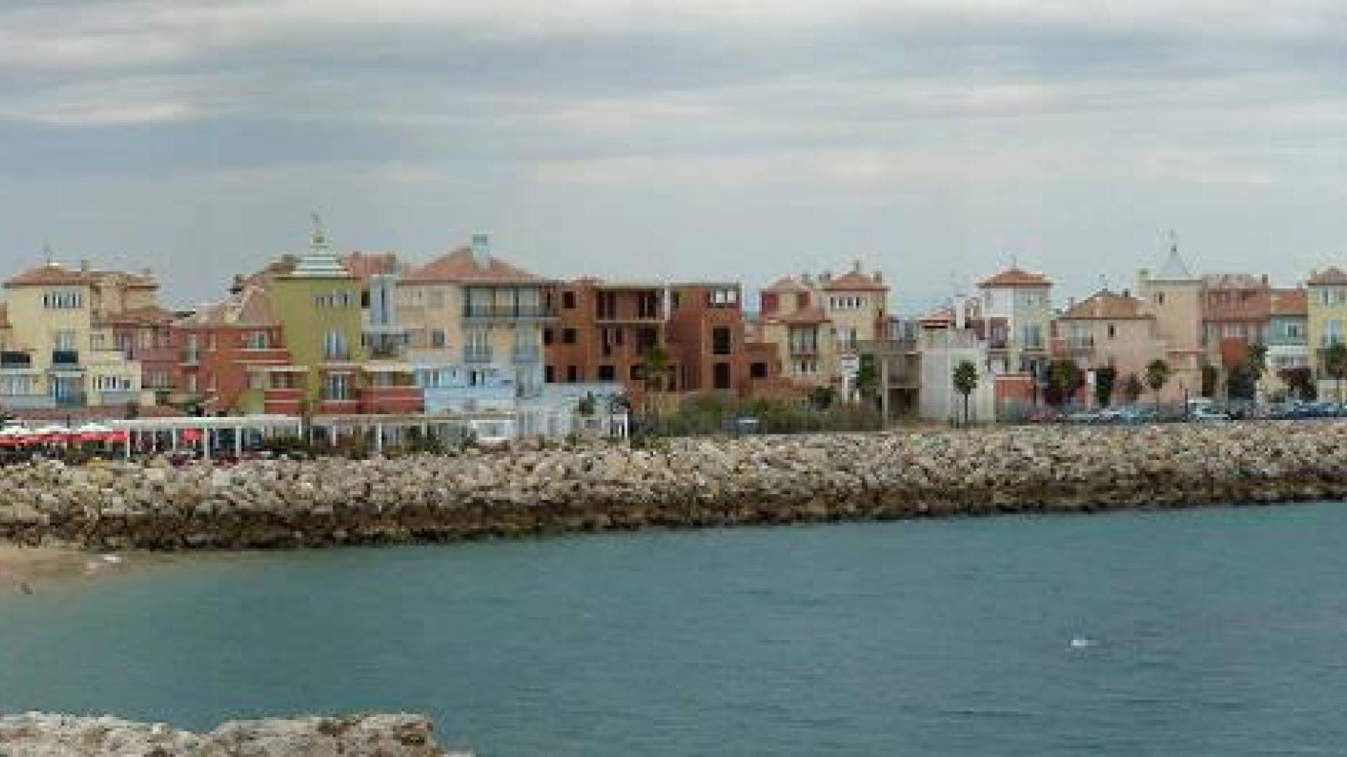 Doce intoxicados en un incendio en un centro para discapacitados de Cádiz