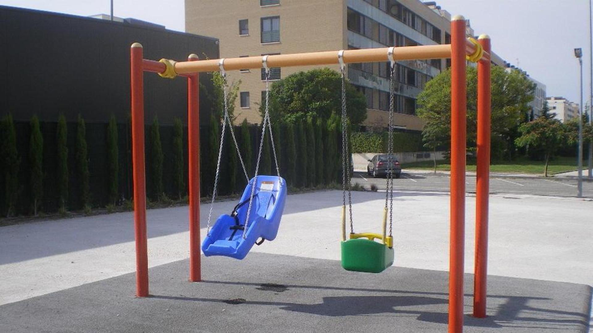 Ya han finalizado las obras de tres parques infantiles de Sarriguren
