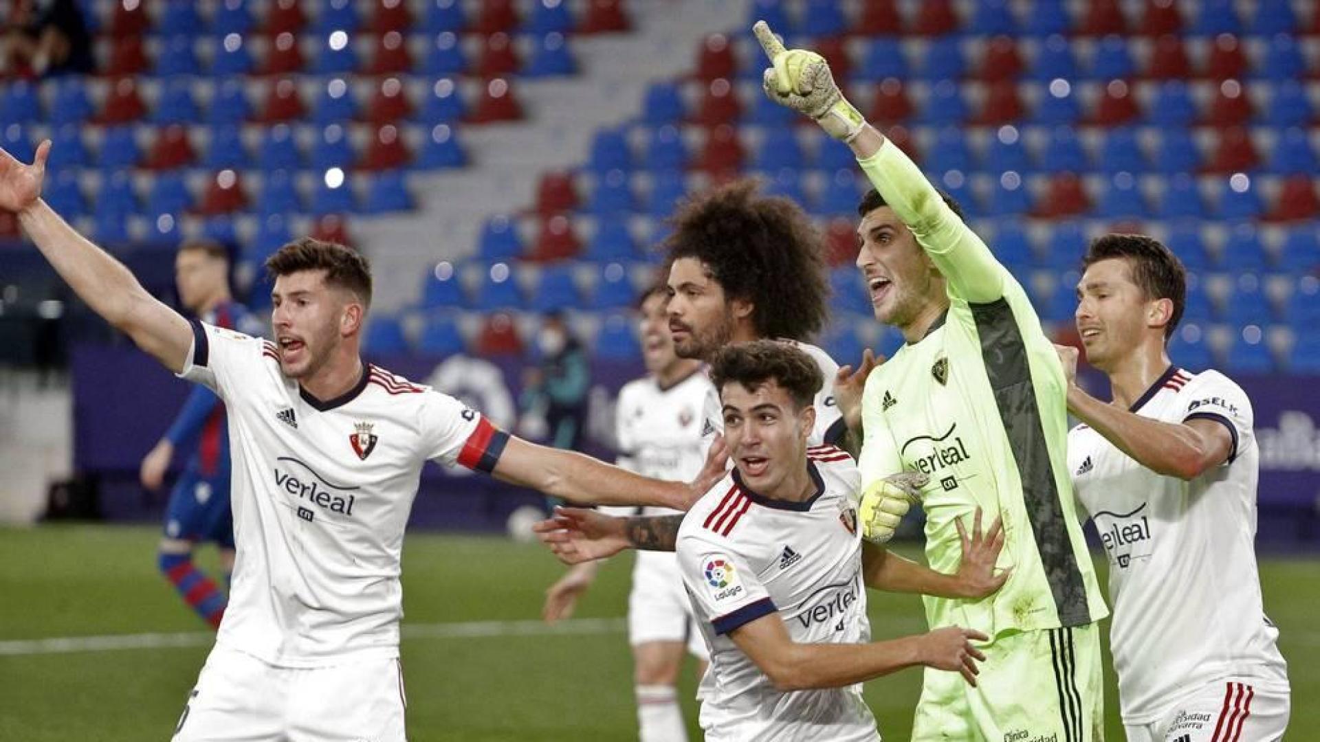 Osasuna respira gracias a la inspiración de Sergio Herrera, Kike Barja y Budimir