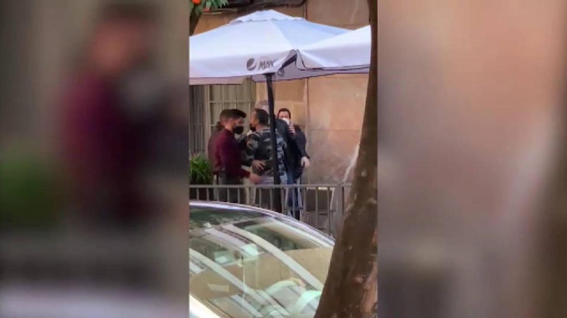La juez ordena el ingreso en prisión de los dos policías que agredieron a un hombre y su hija