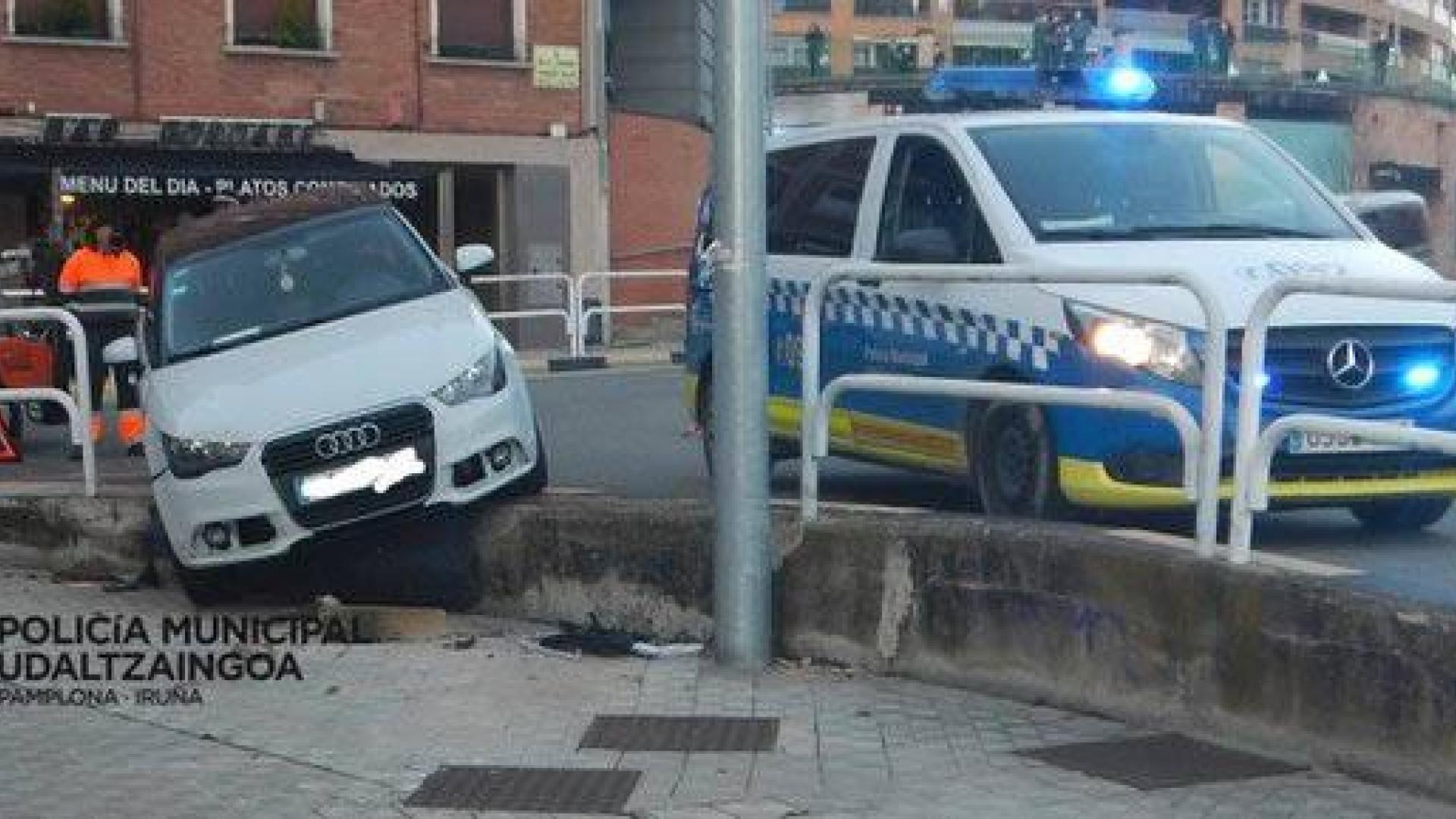 Denunciado tras salirse de la vía en la calle Tajonar y dar positivo en alcohol