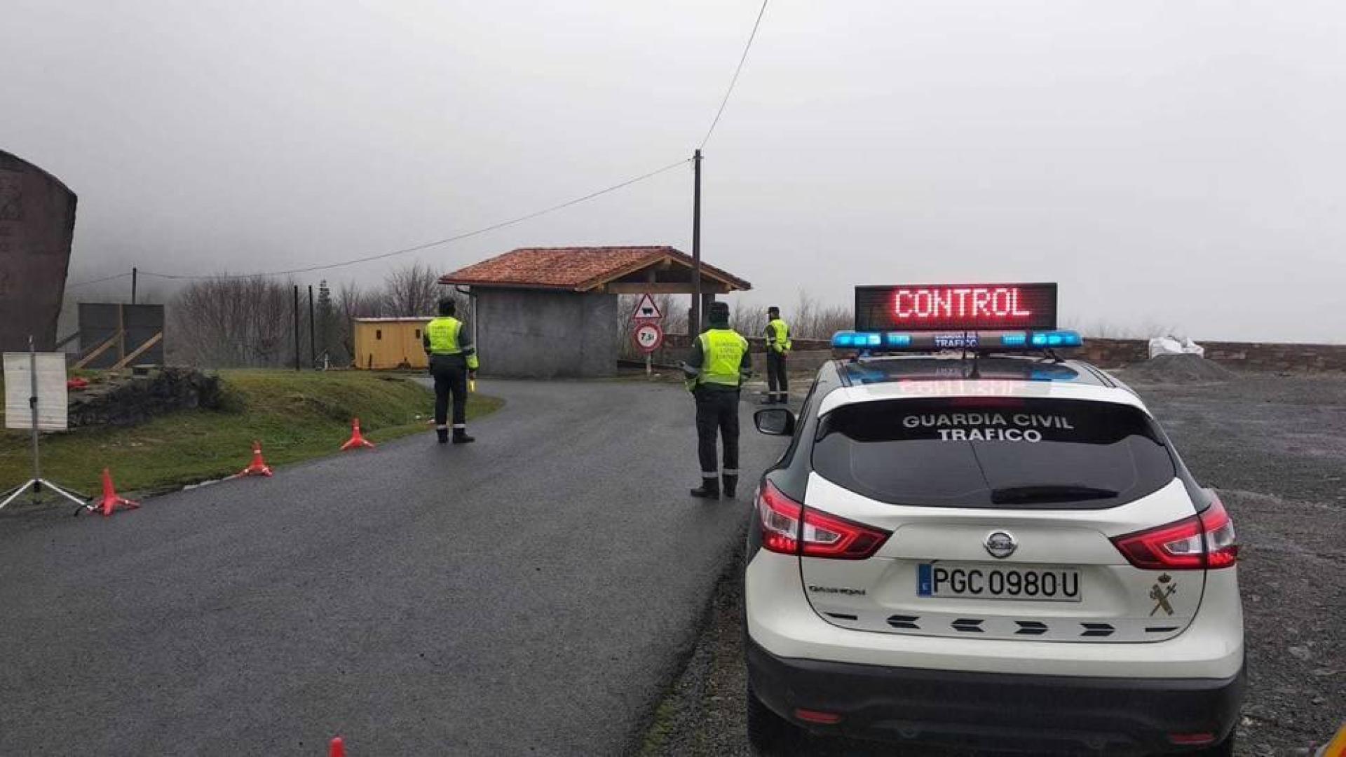 La Guardia Civil cierra la frontera de Navarra con Francia