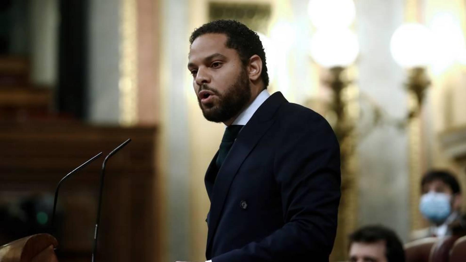 El diputado por Barcelona y candidato de Vox a las futuras elecciones en Cataluña, Ignacio Garriga, interviene como encargado de defender la moción de censura de su partido.