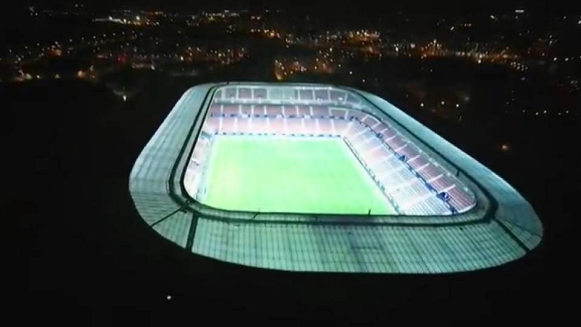 VÍDEO: La espectacular imagen nocturna de El Sadar a vista de dron